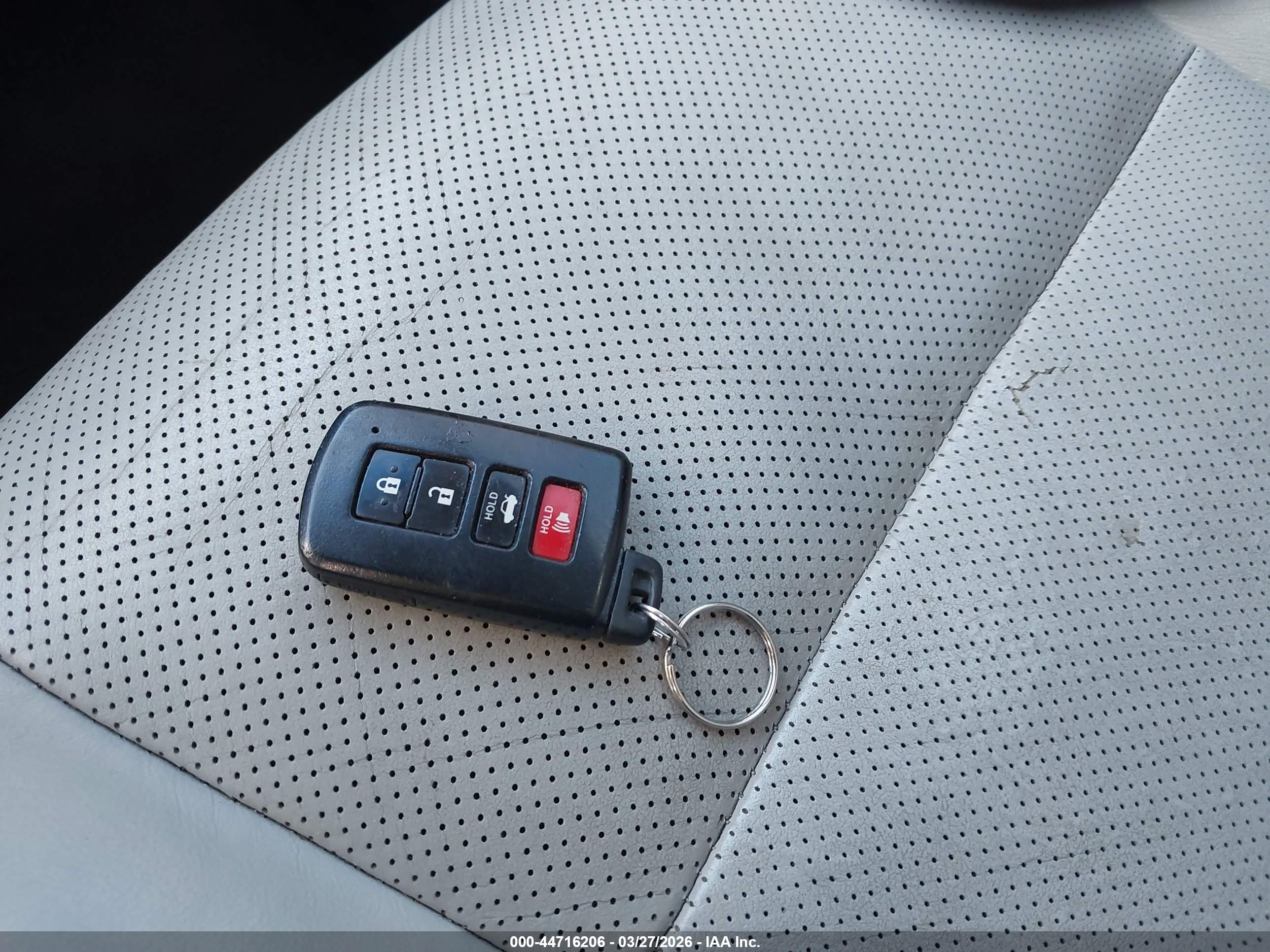 TOYOTA AVALON image 11