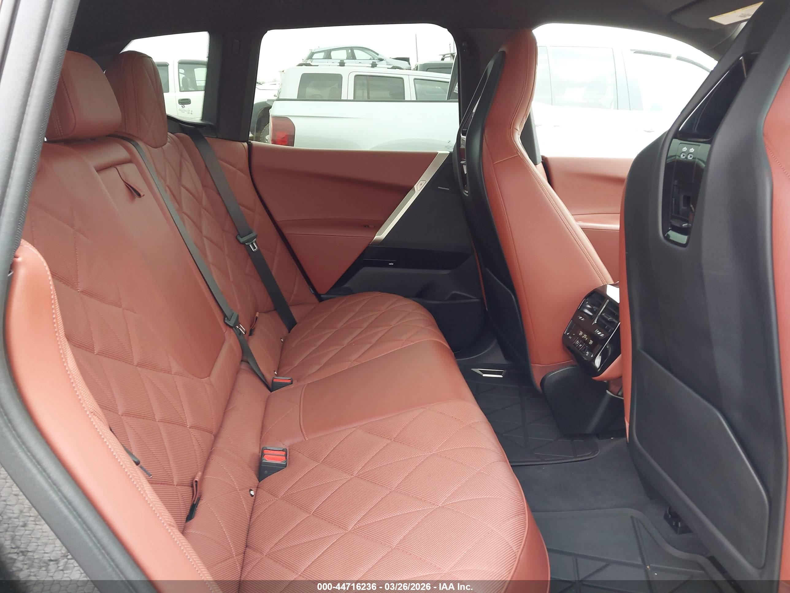 BMW IX image 8