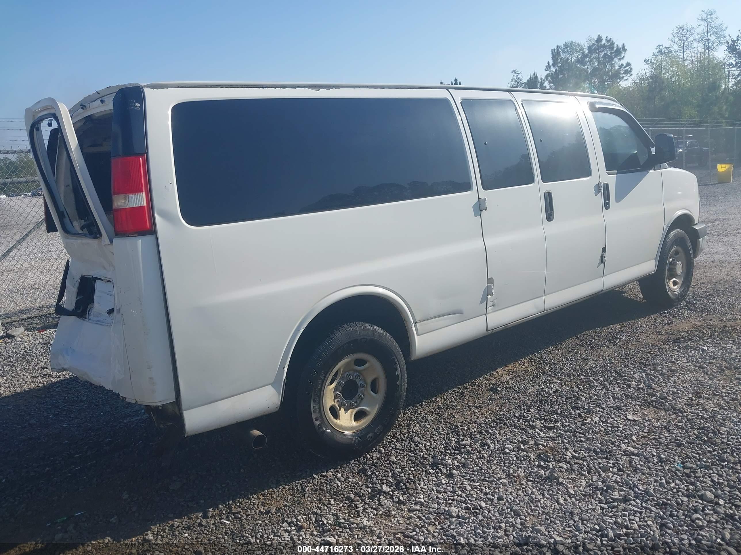 CHEVROLET EXPRESS image 4