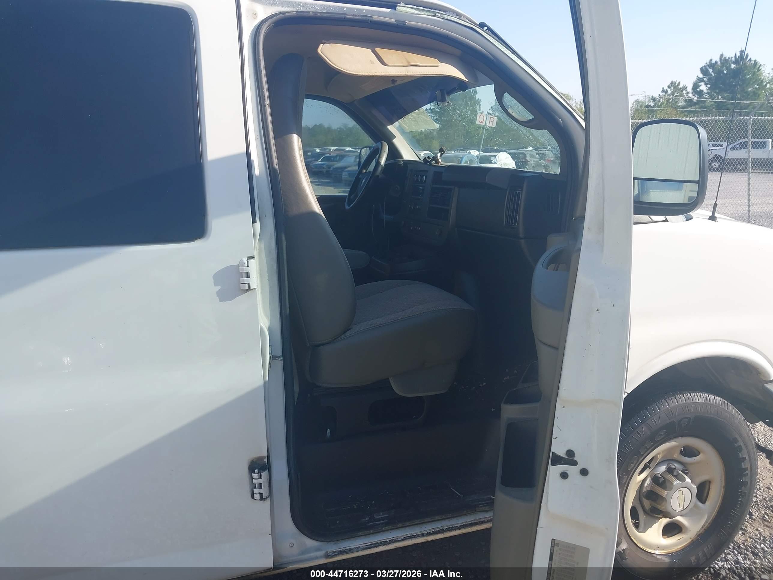 CHEVROLET EXPRESS image 5