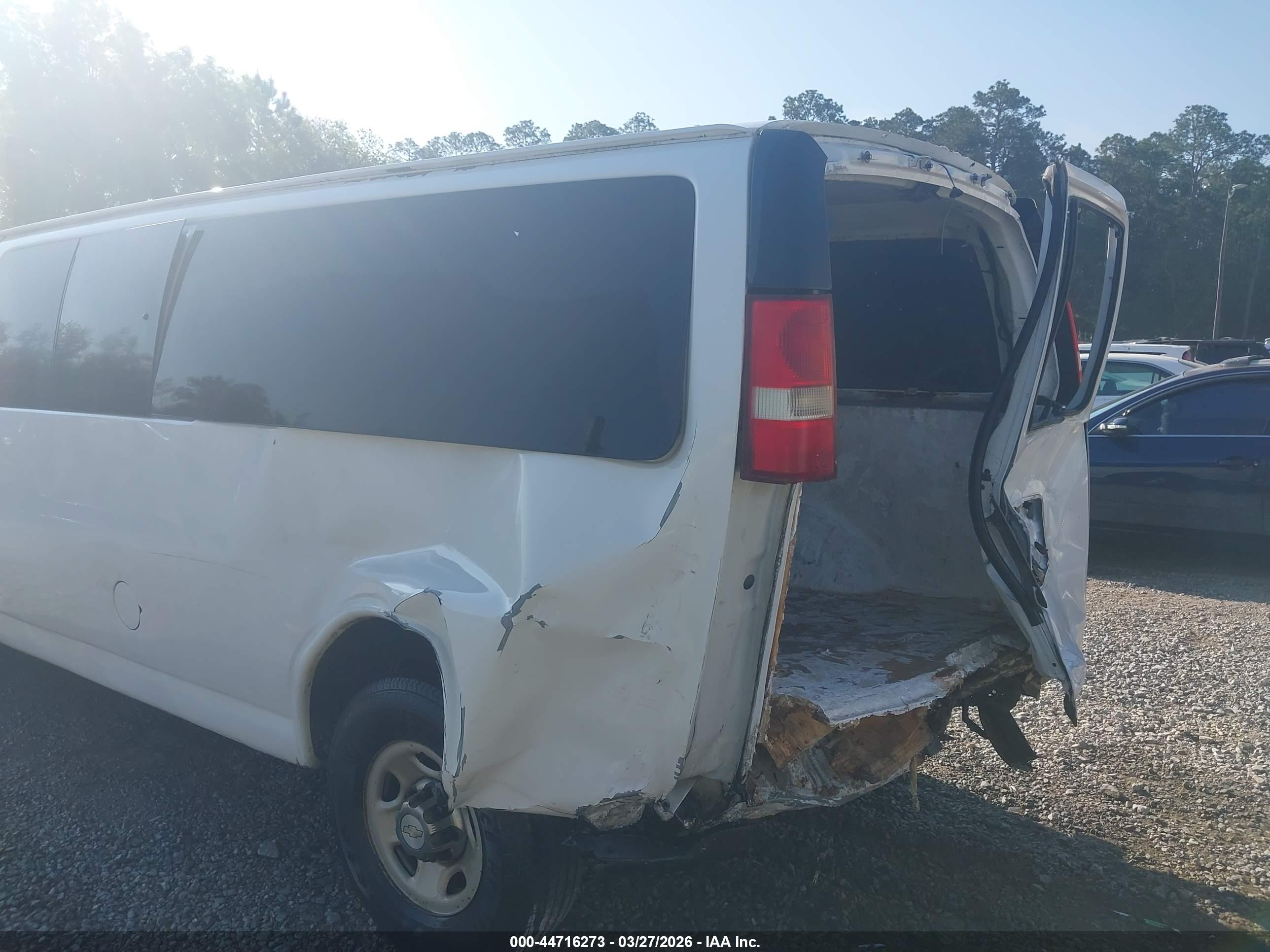 CHEVROLET EXPRESS image 6