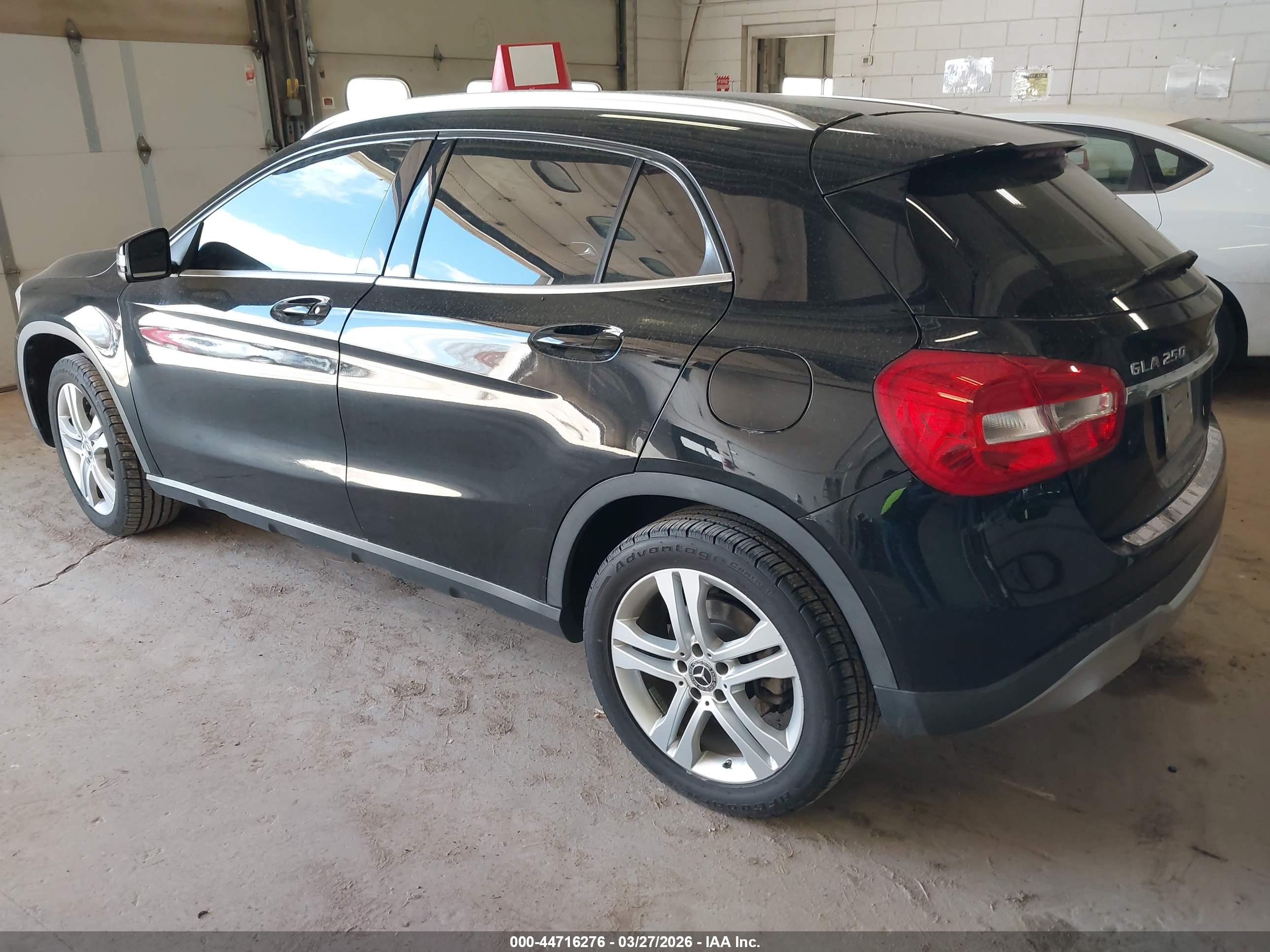 MERCEDES-BENZ GLA image 3