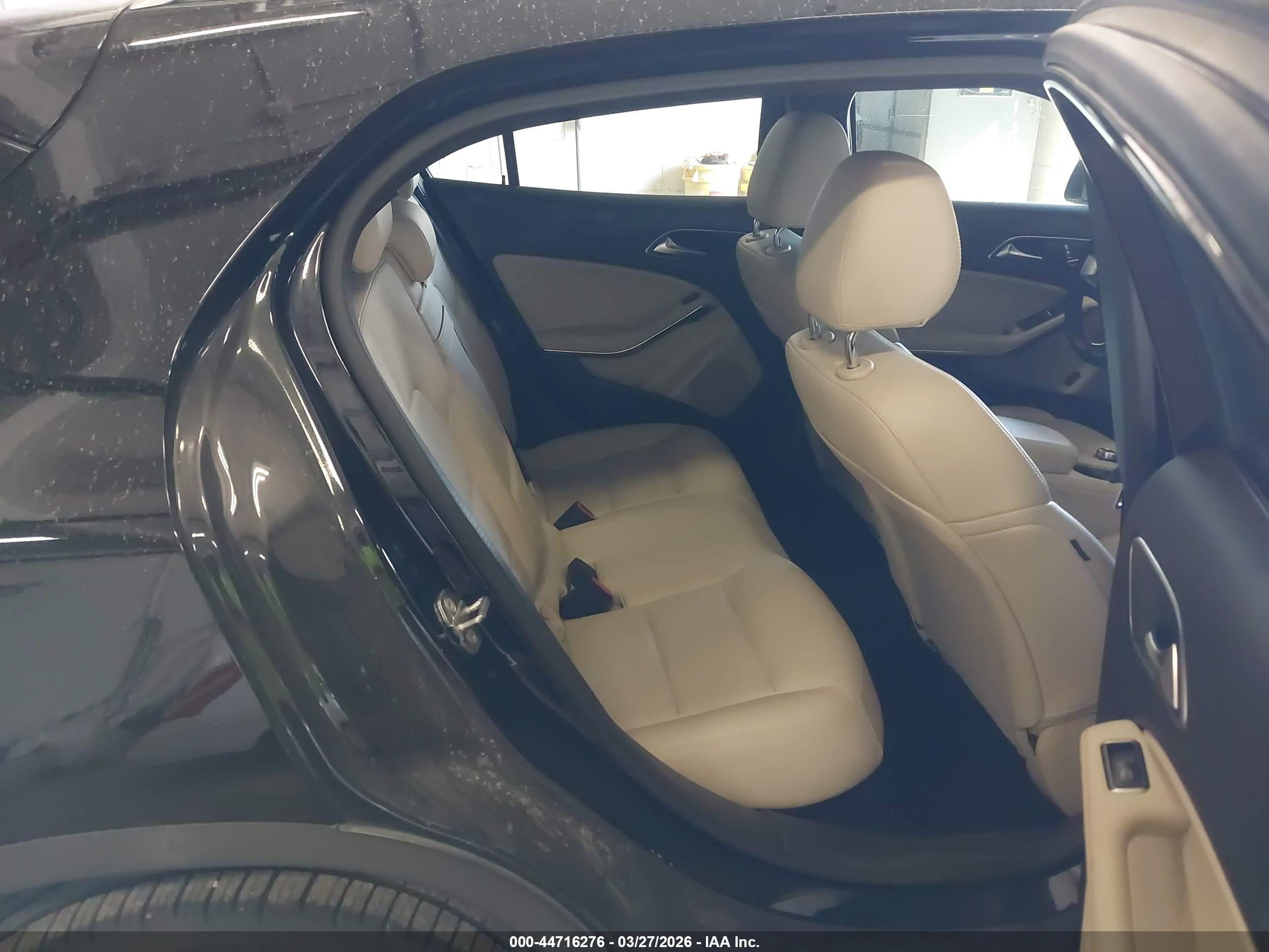 MERCEDES-BENZ GLA image 8