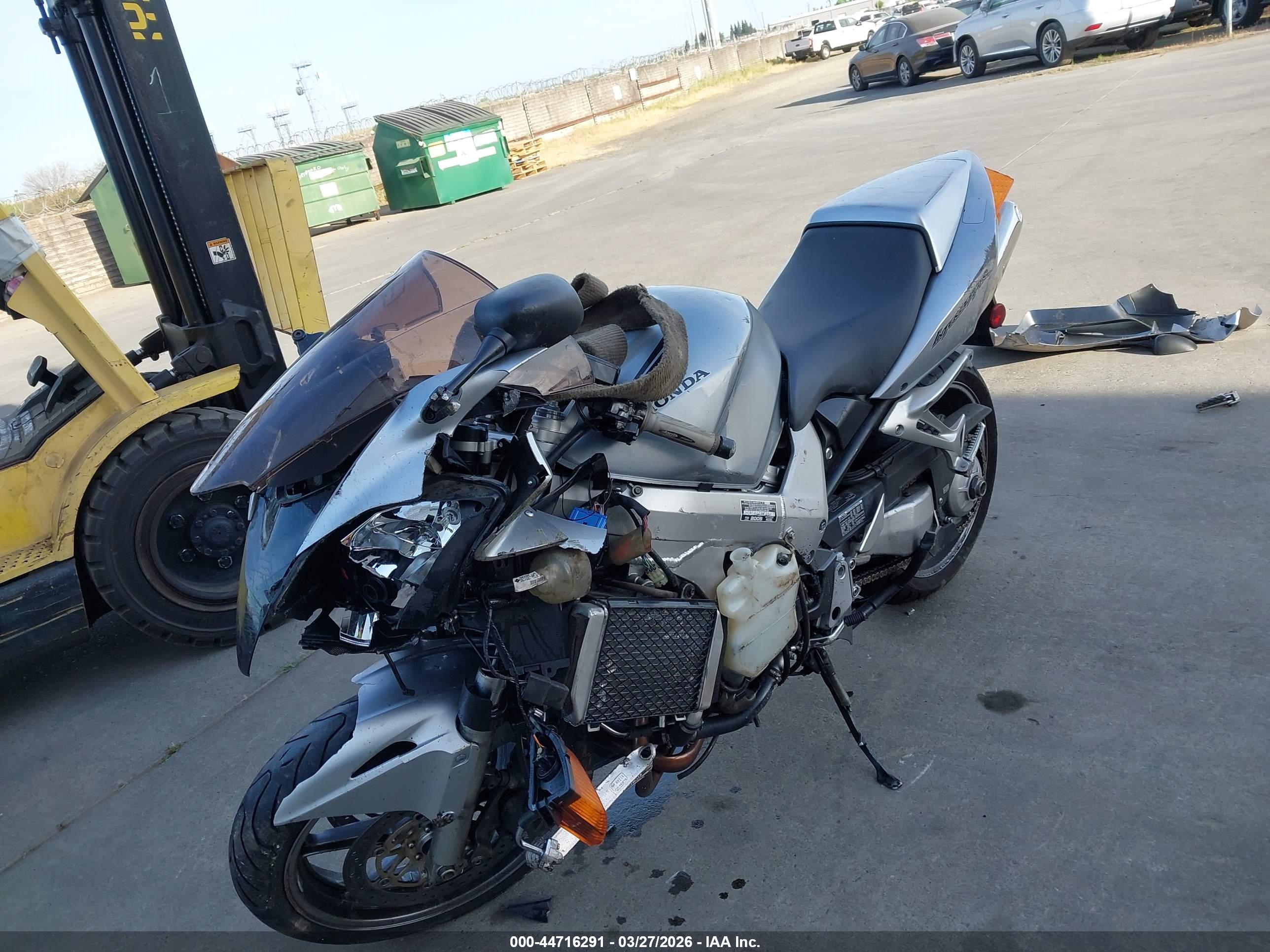 HONDA VFR800 image 2