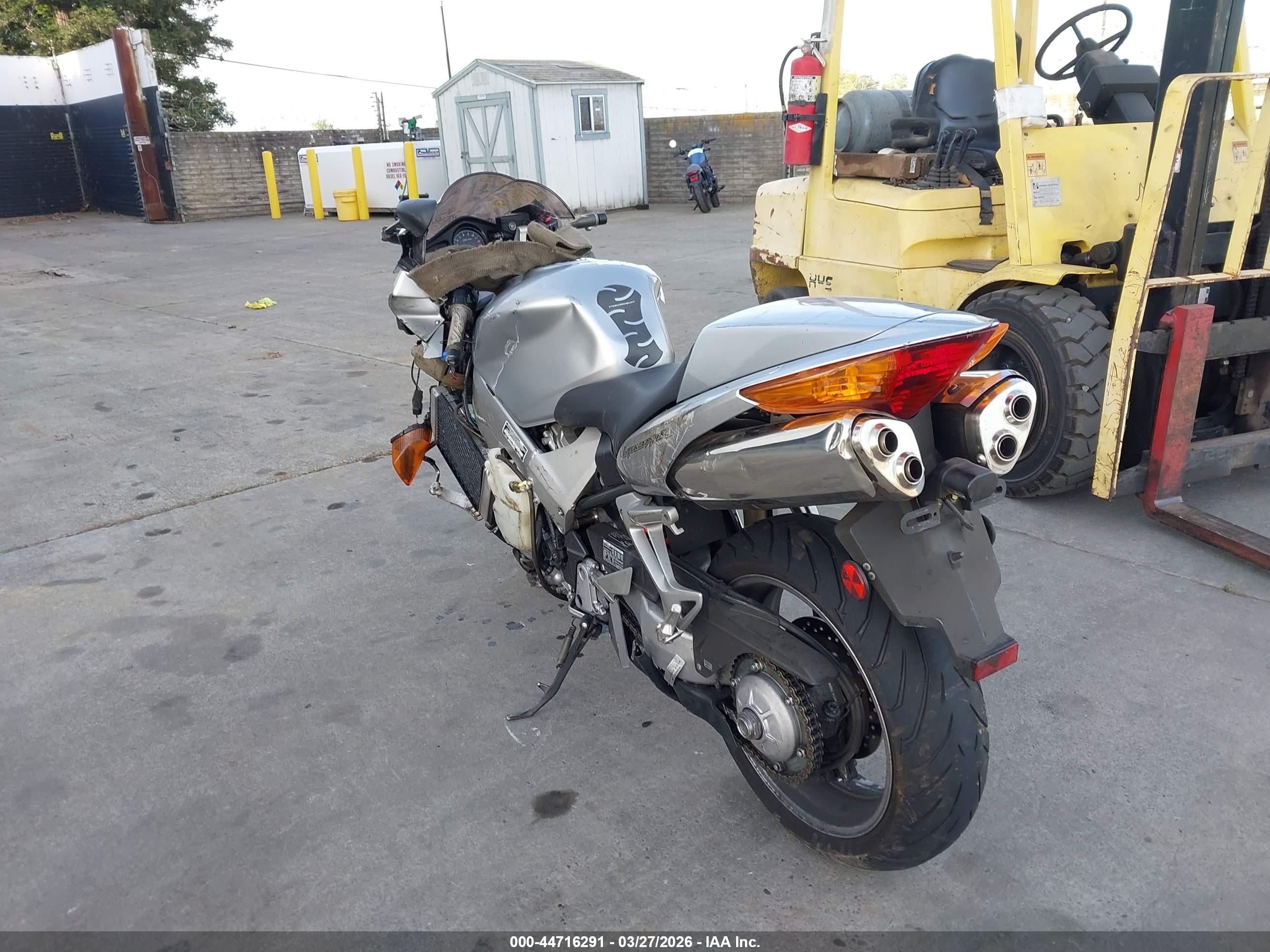 HONDA VFR800 image 3