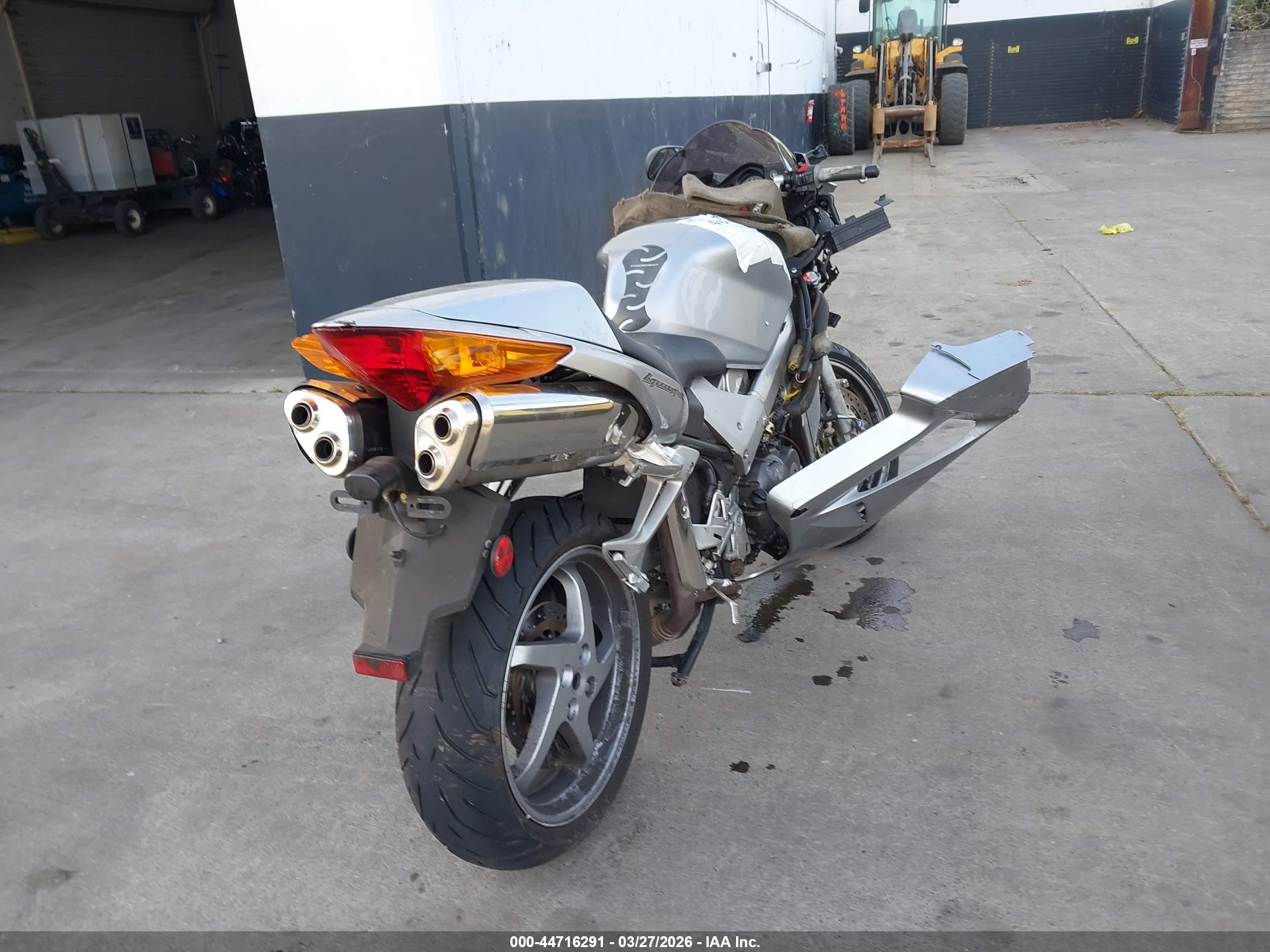 HONDA VFR800 image 4