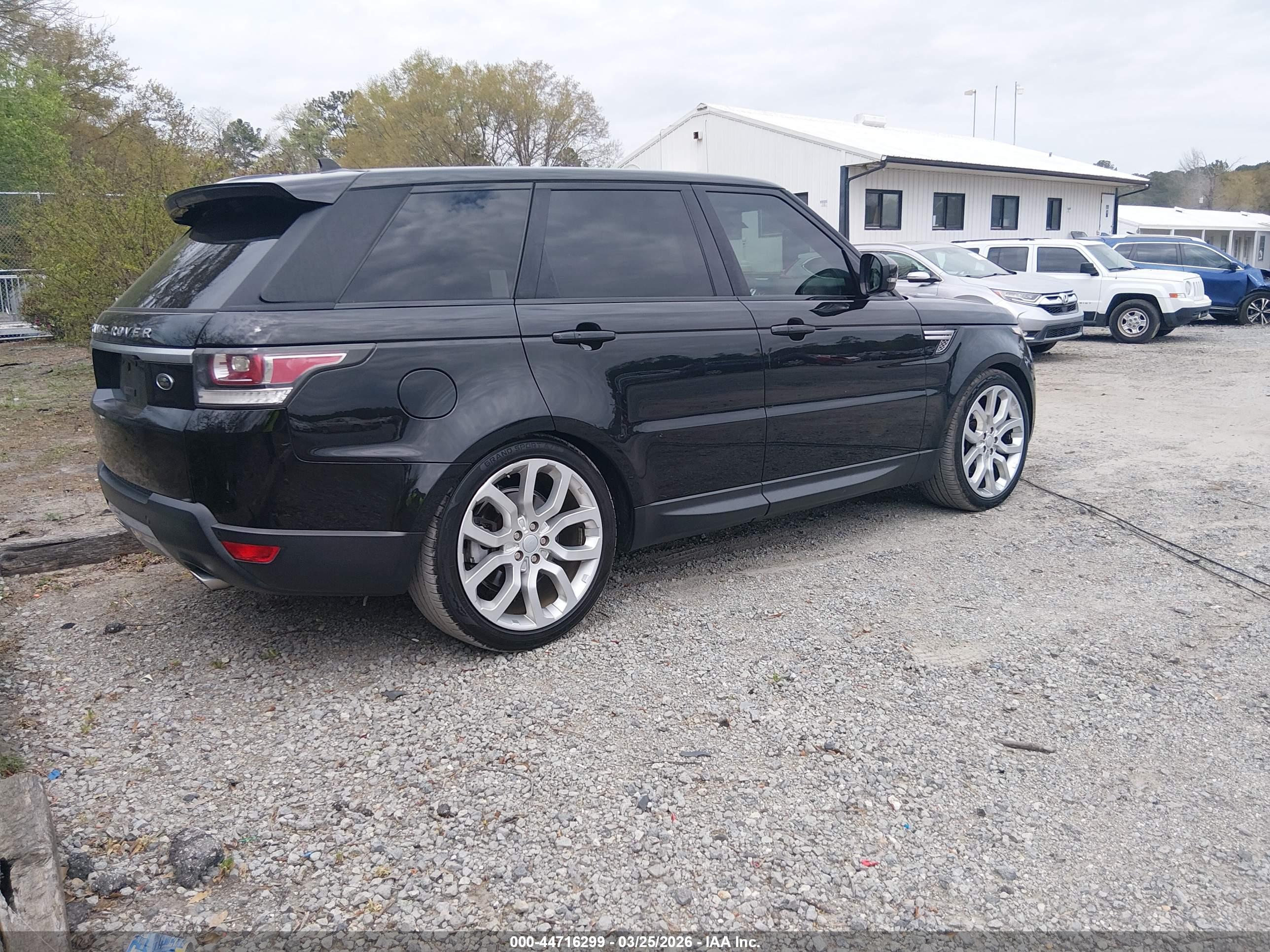 LAND ROVER image 4