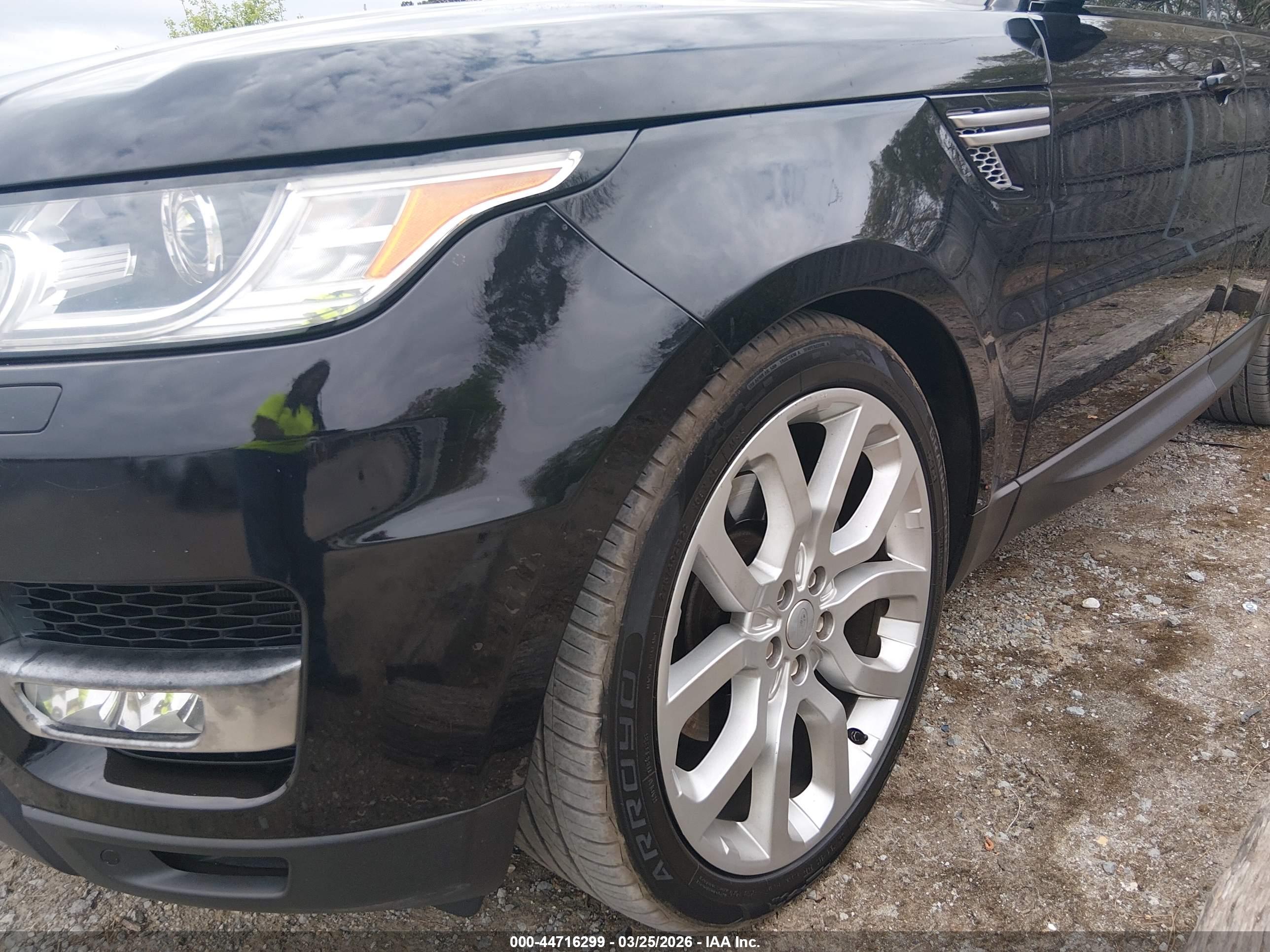 LAND ROVER image 6