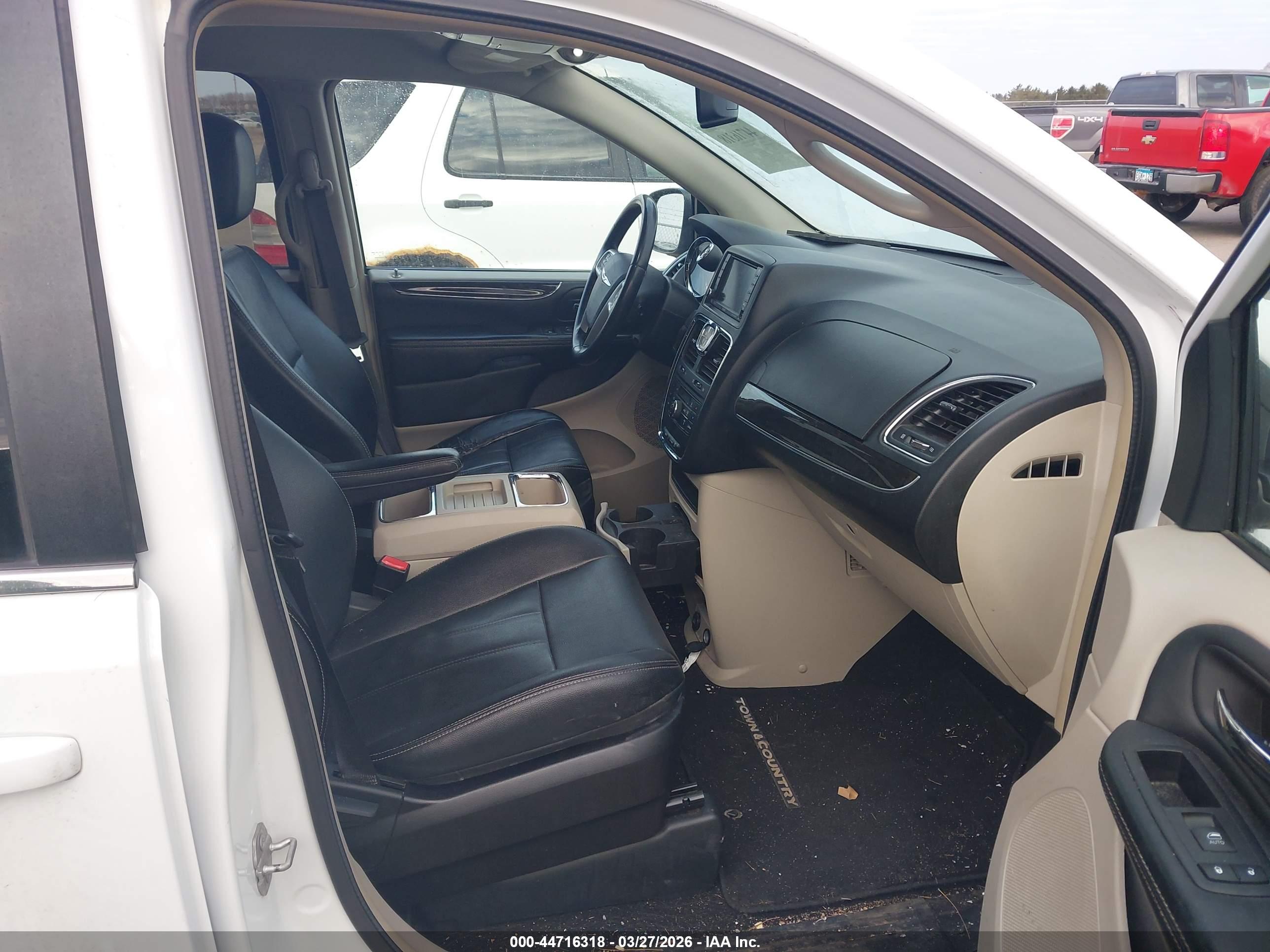 CHRYSLER TOWN image 5