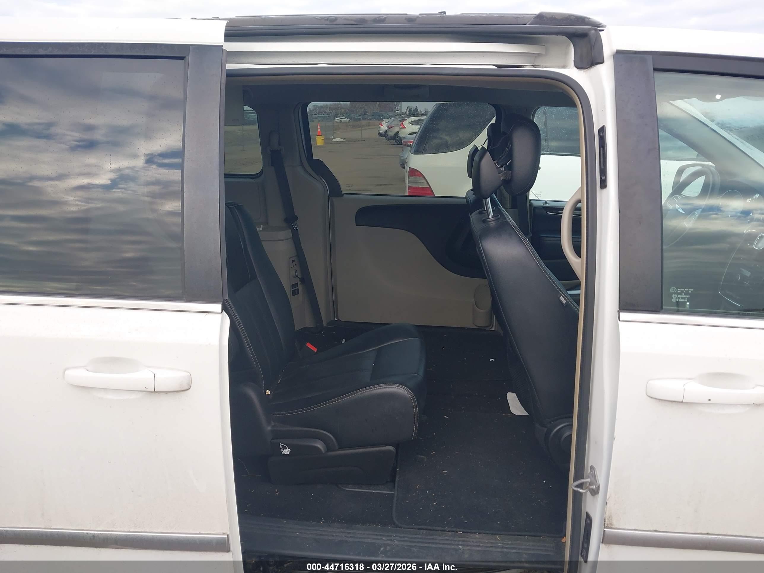 CHRYSLER TOWN image 8
