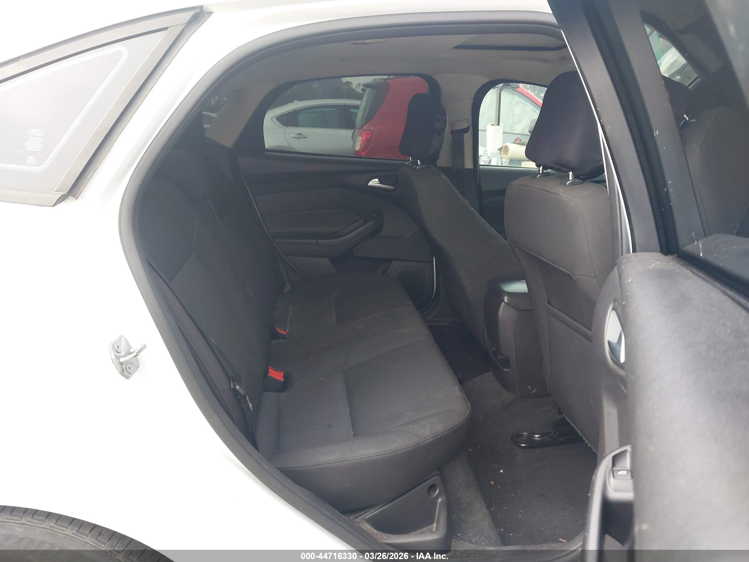 FORD FOCUS image 8