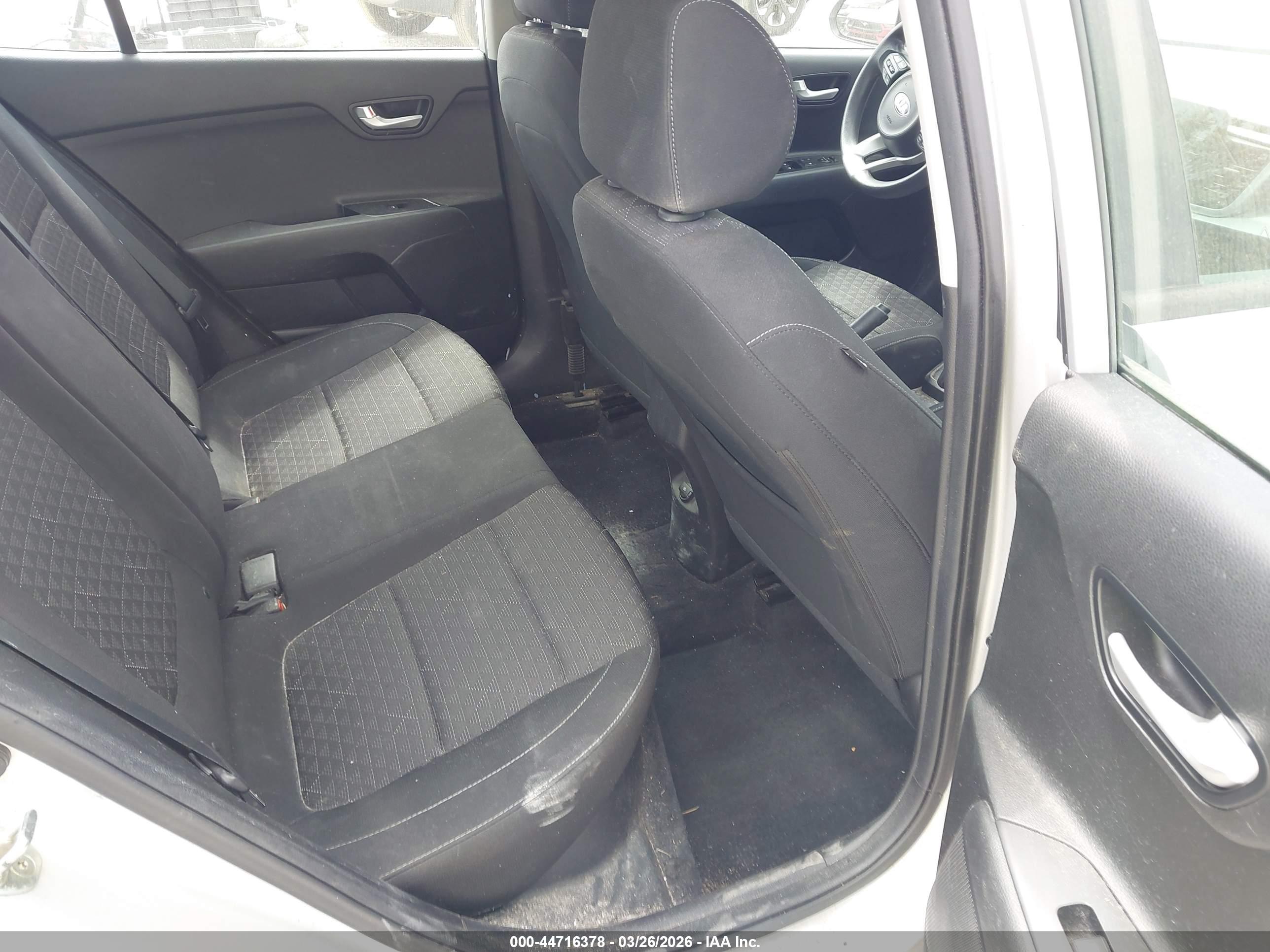 KIA RIO image 8