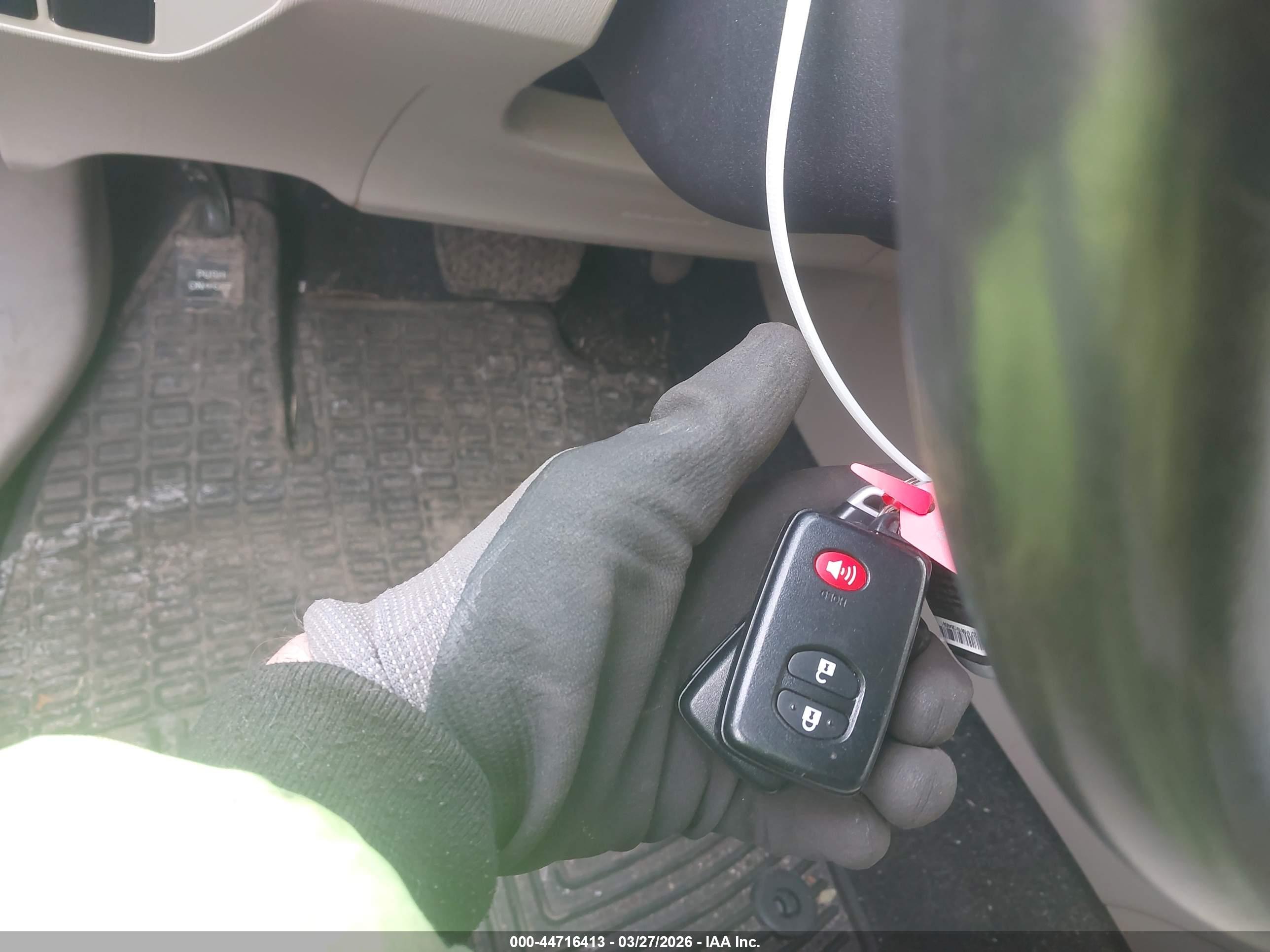 TOYOTA PRIUS image 11