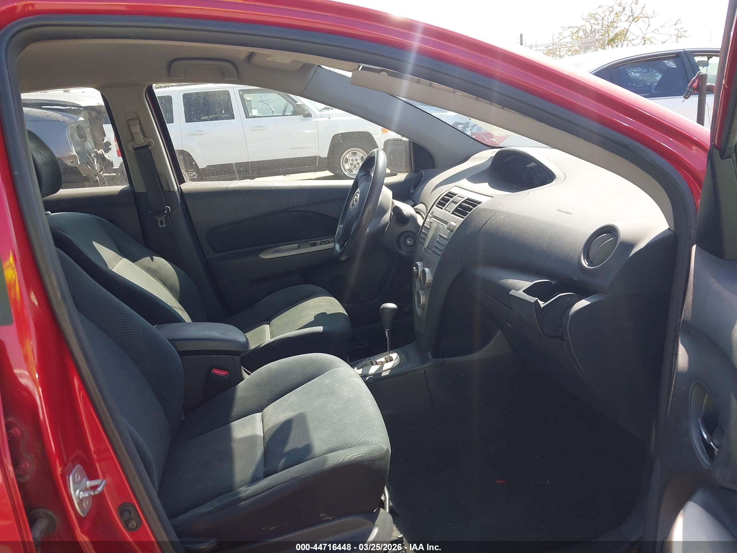 TOYOTA YARIS image 5