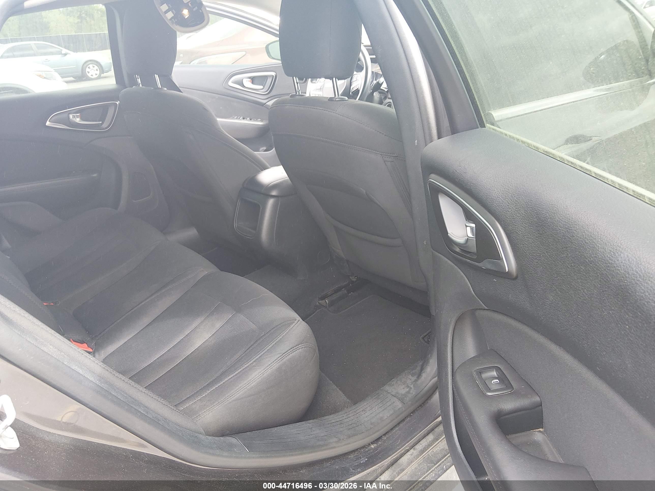 CHRYSLER 200 image 8