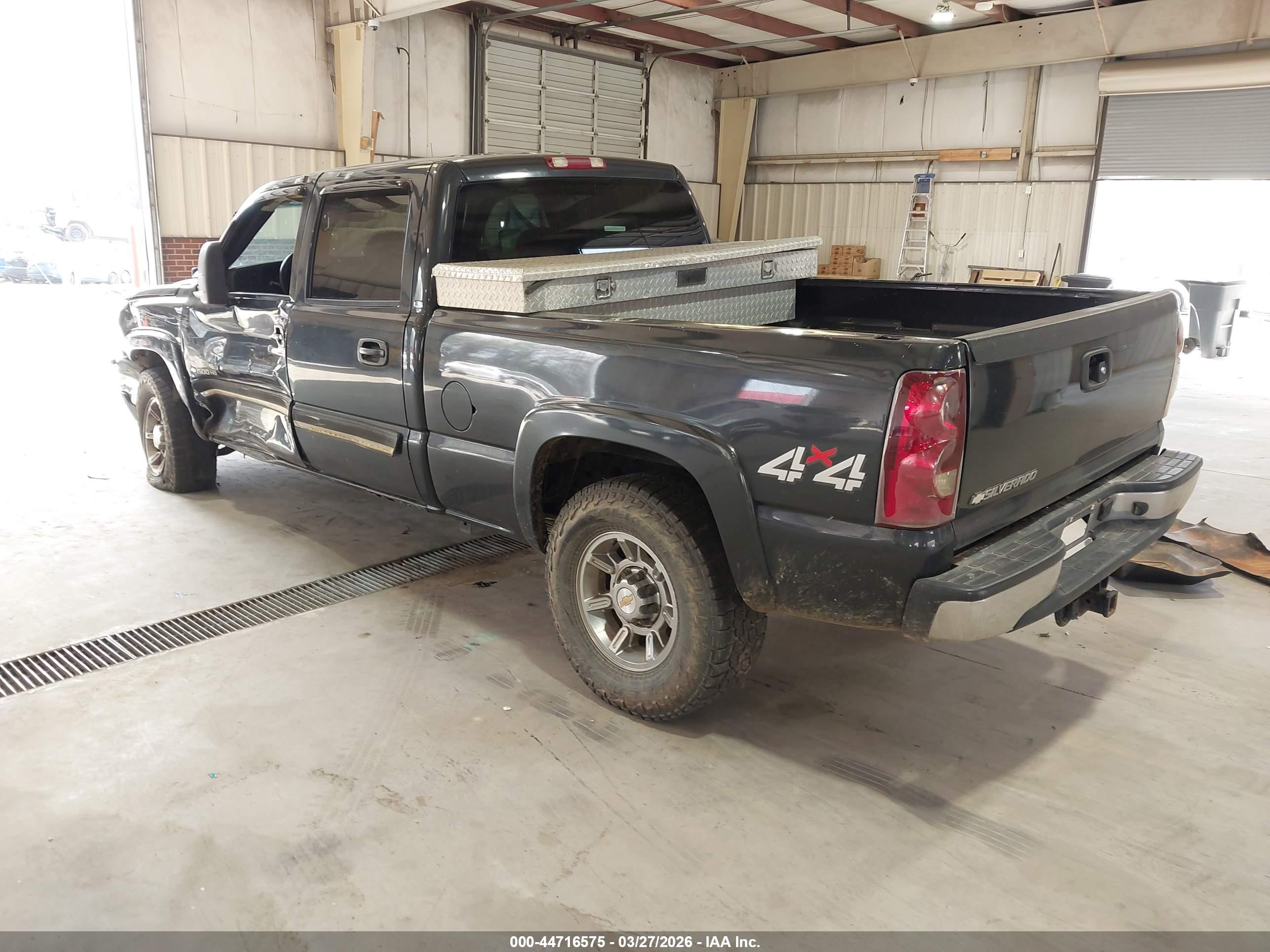 CHEVROLET SILVERADO image 3