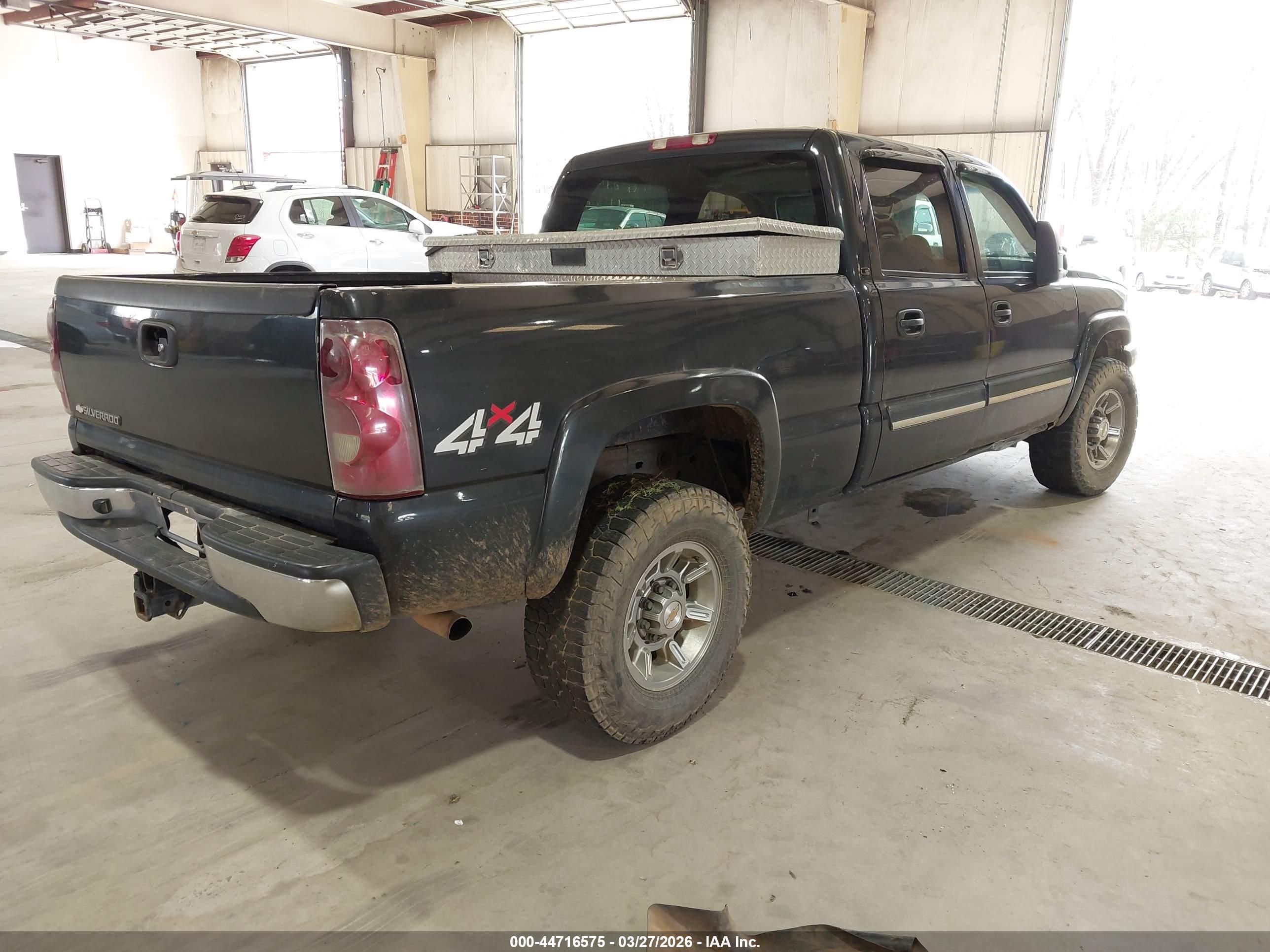 CHEVROLET SILVERADO image 4