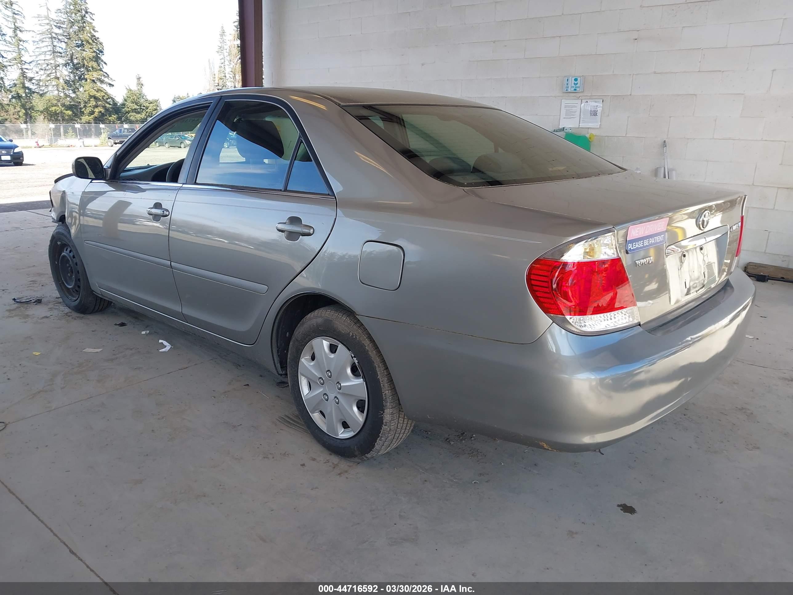 TOYOTA CAMRY image 3