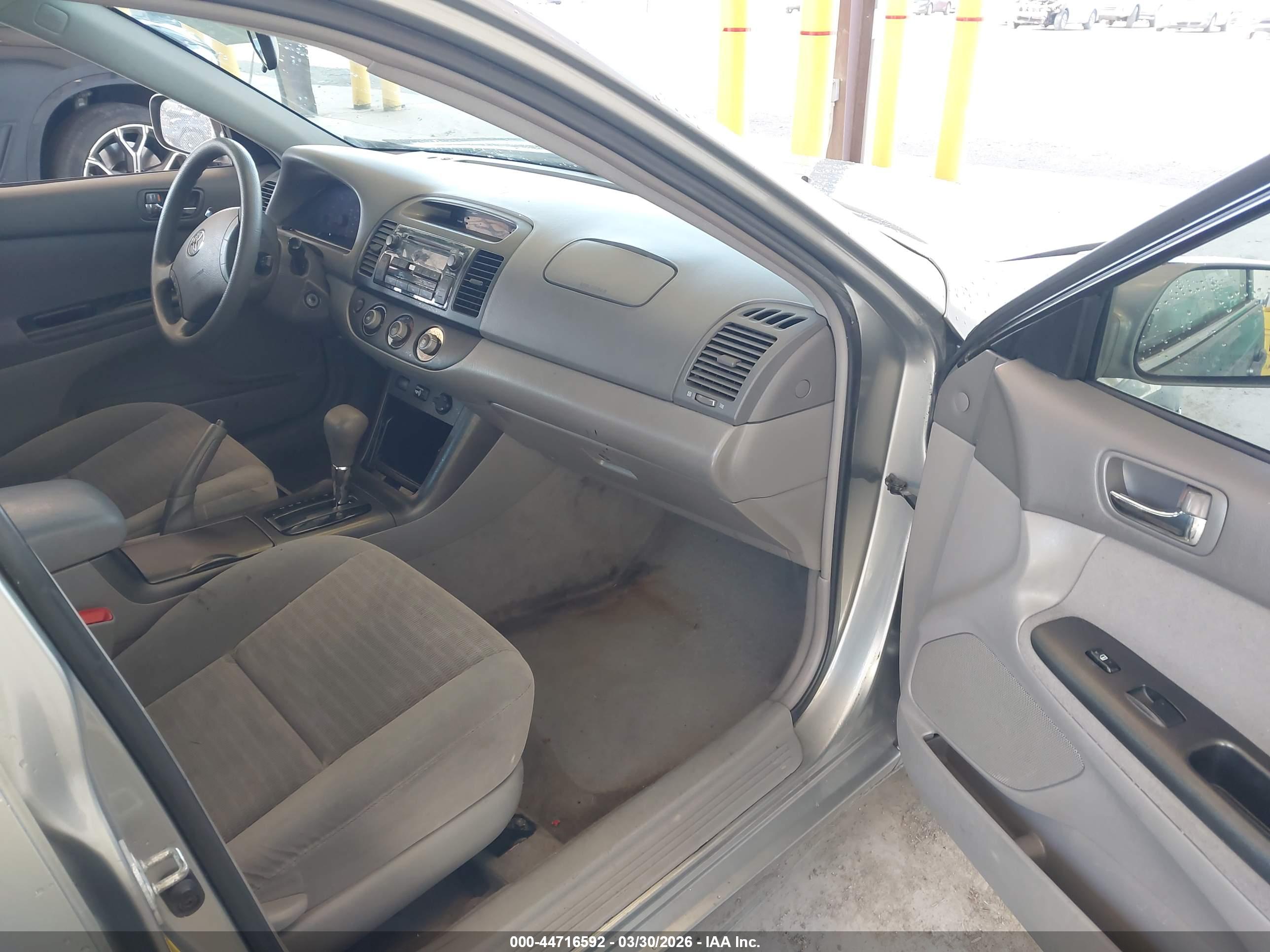 TOYOTA CAMRY image 5