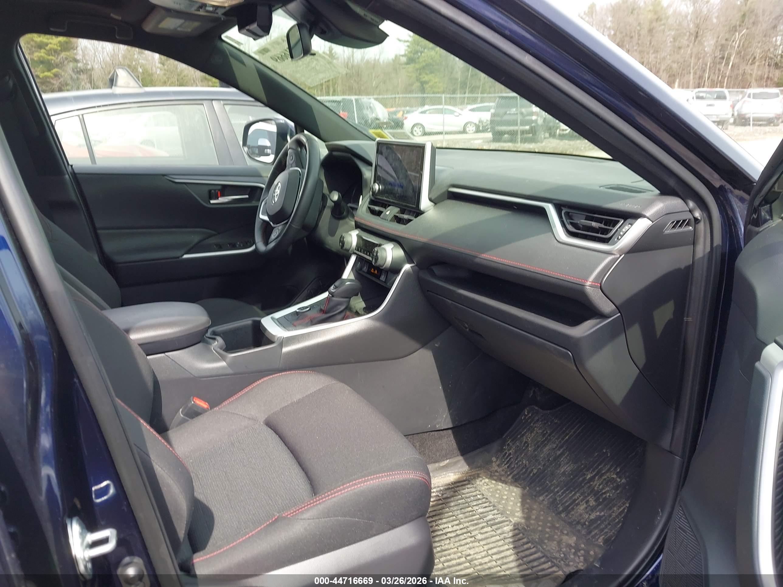 TOYOTA RAV4 image 5