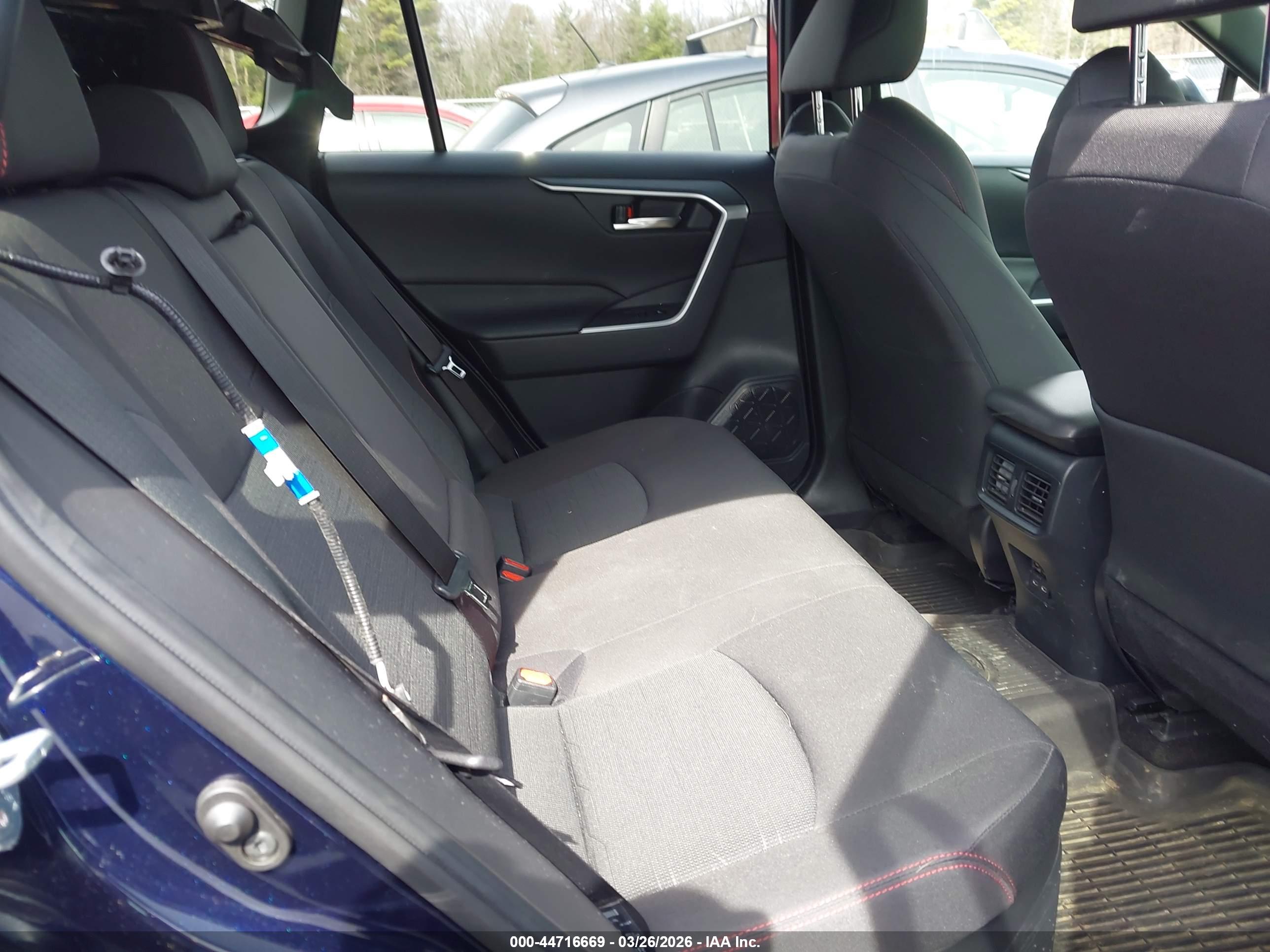 TOYOTA RAV4 image 8