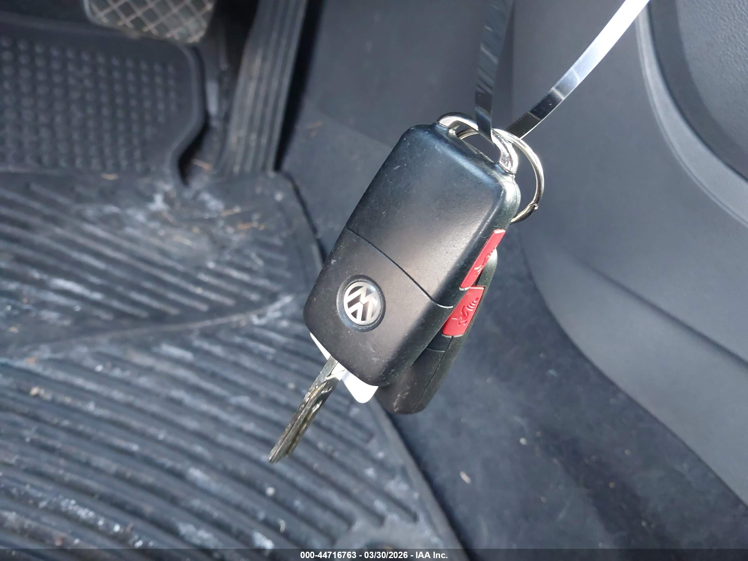 VOLKSWAGEN BEETLE image 11