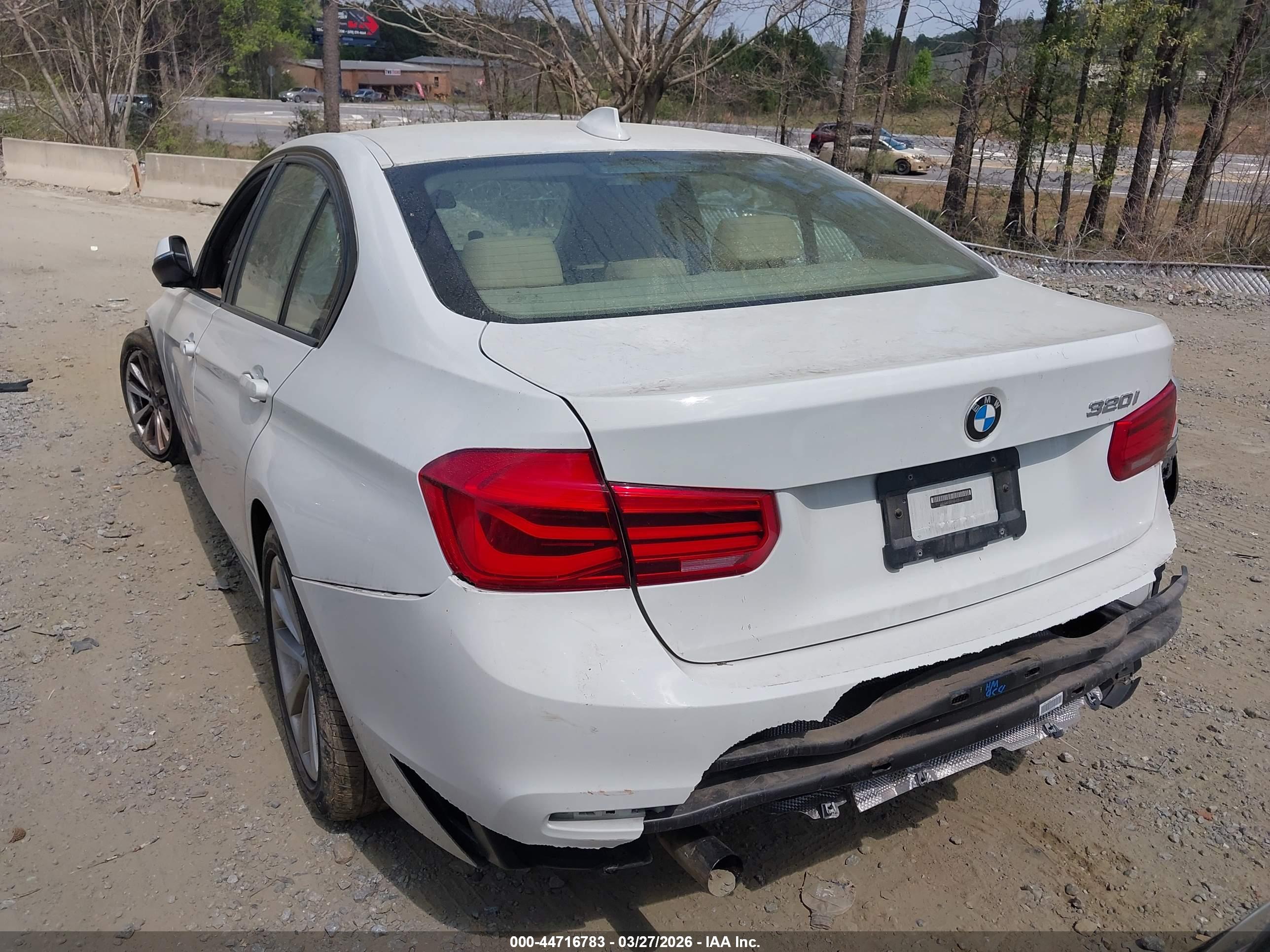 BMW 320I image 3