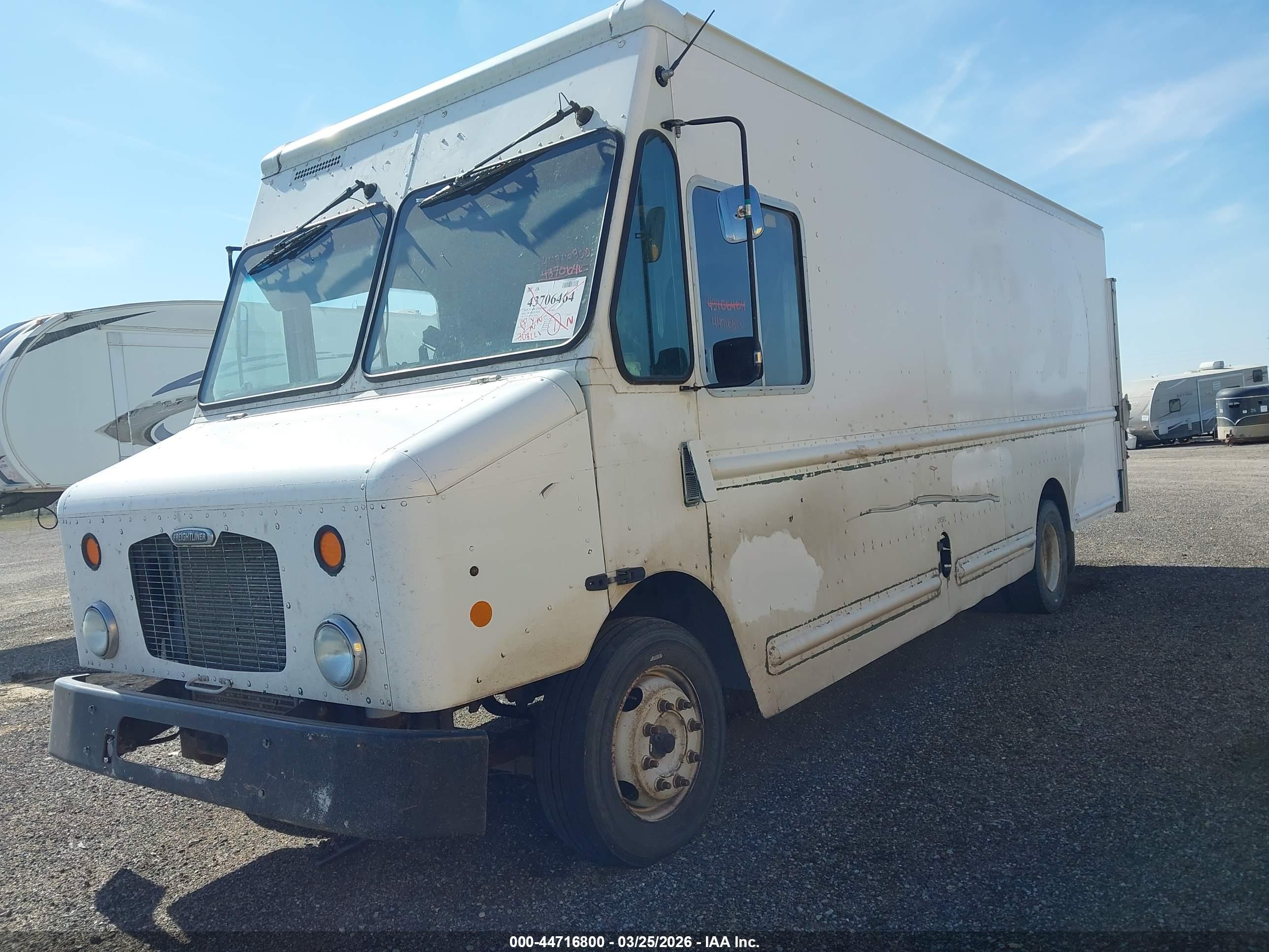FREIGHTLINER CHASSIS image 2