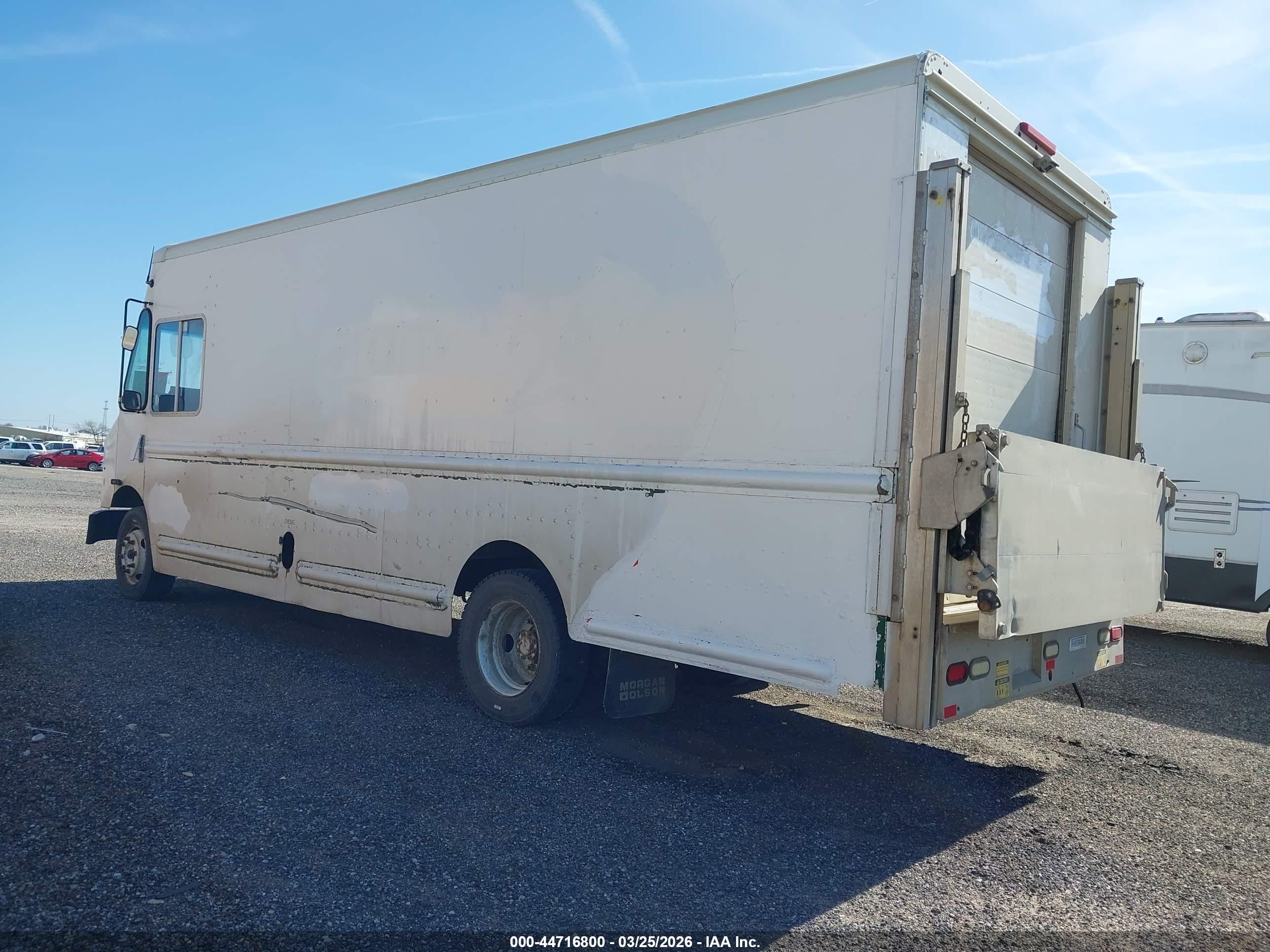FREIGHTLINER CHASSIS image 3
