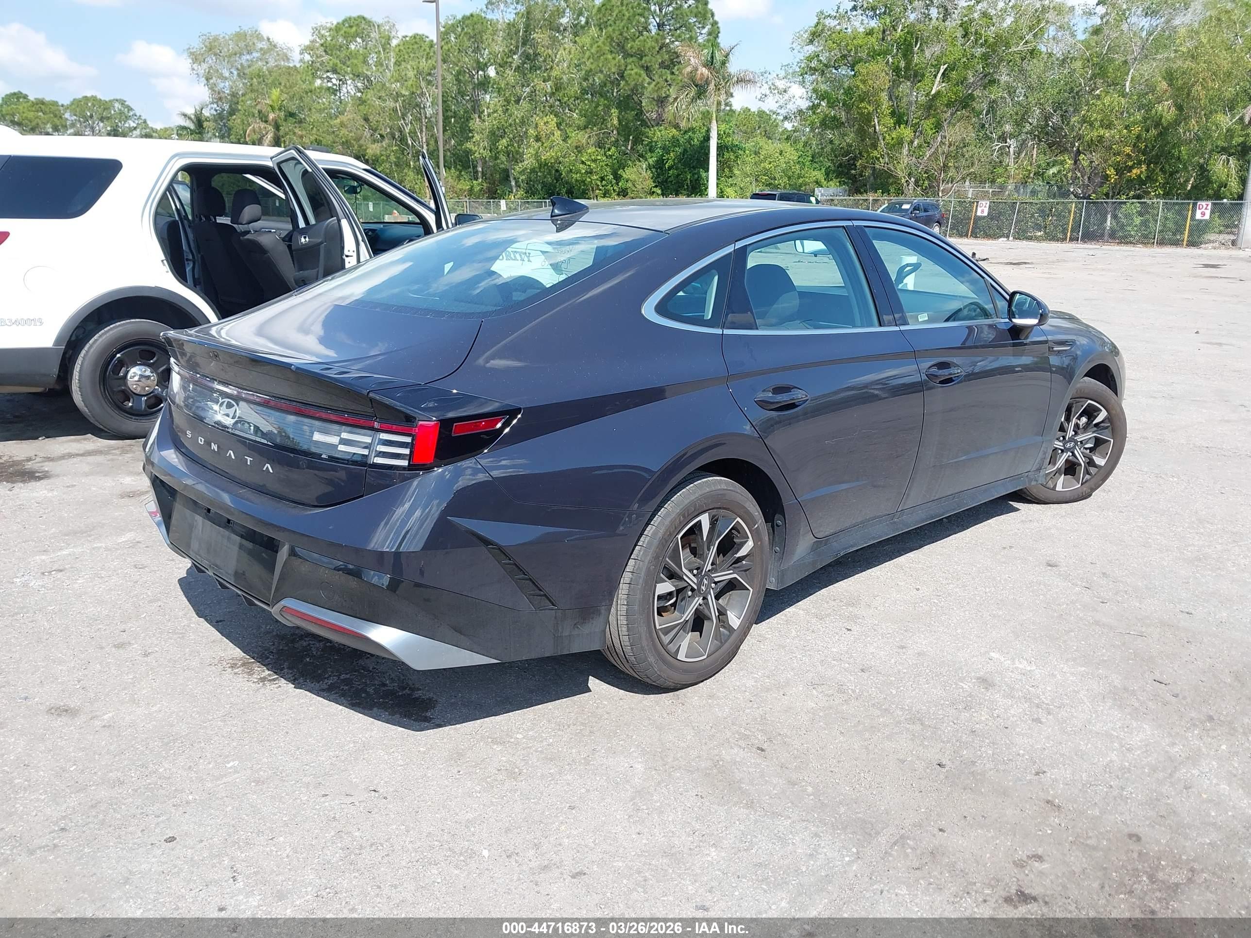 HYUNDAI SONATA image 4