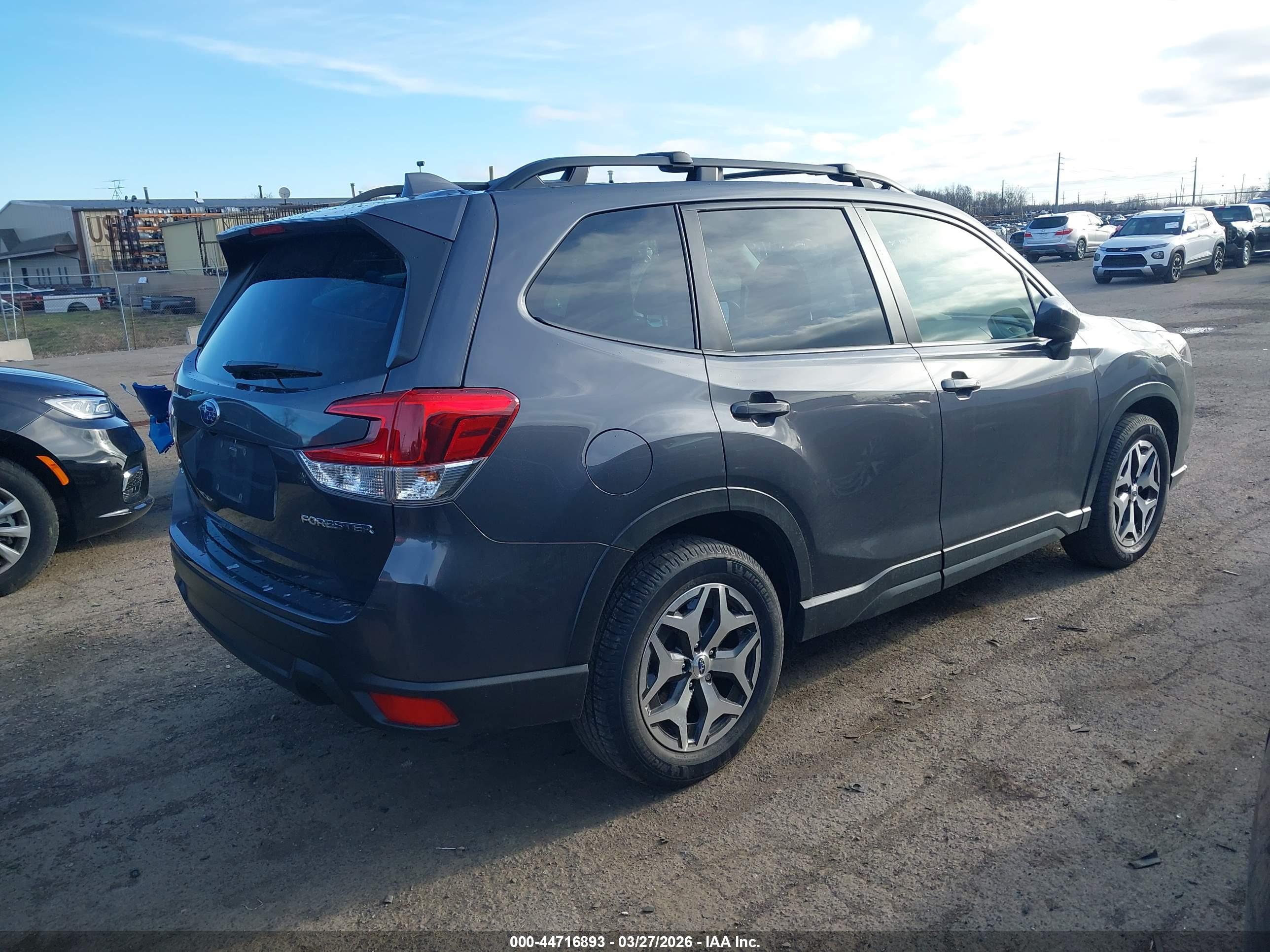 SUBARU FORESTER image 4