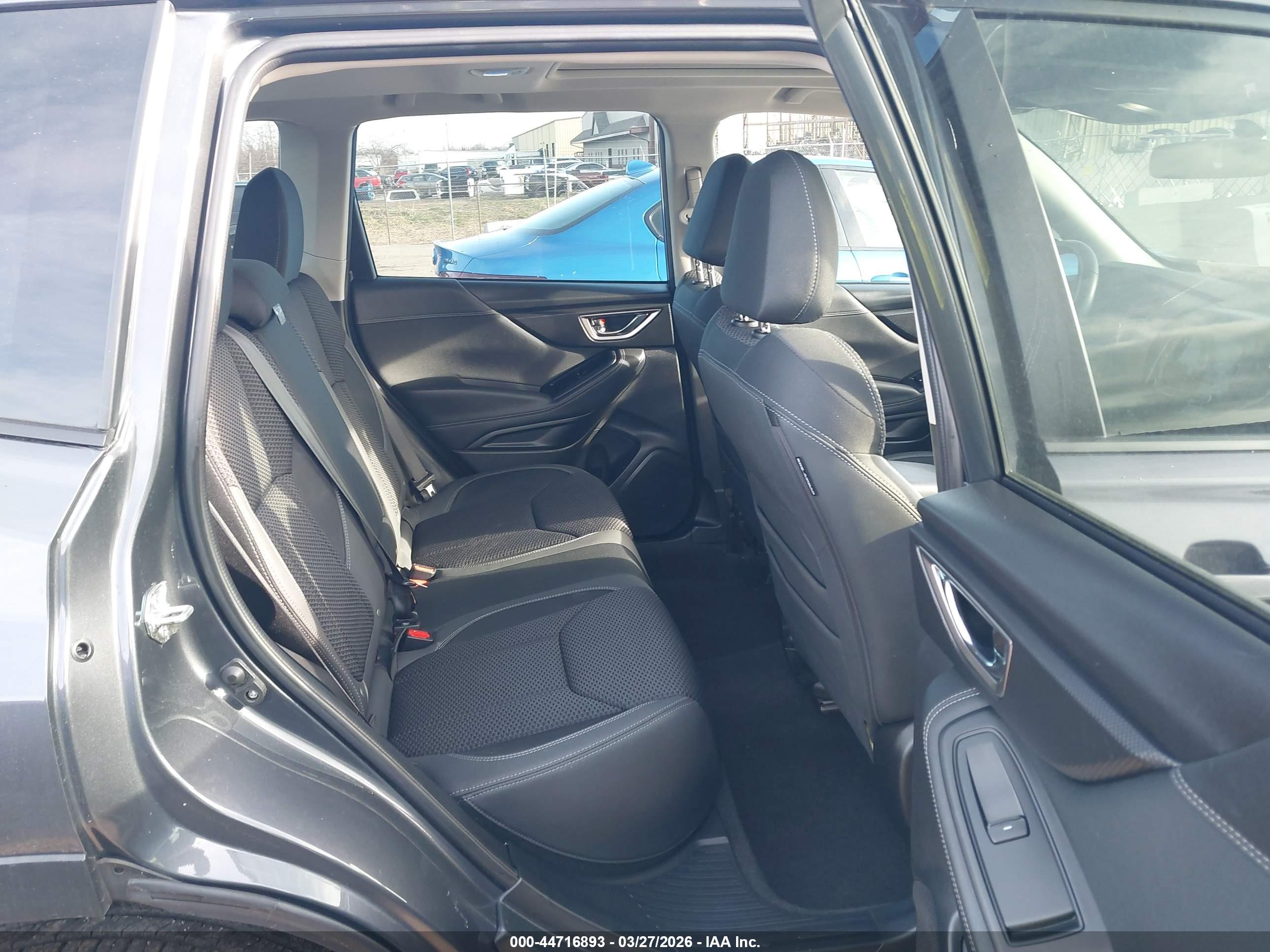 SUBARU FORESTER image 8