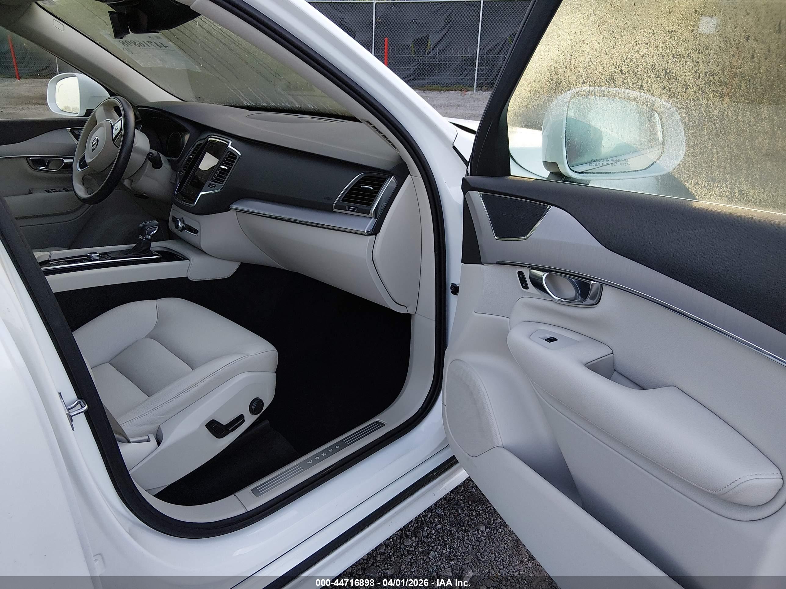 VOLVO XC90 image 5