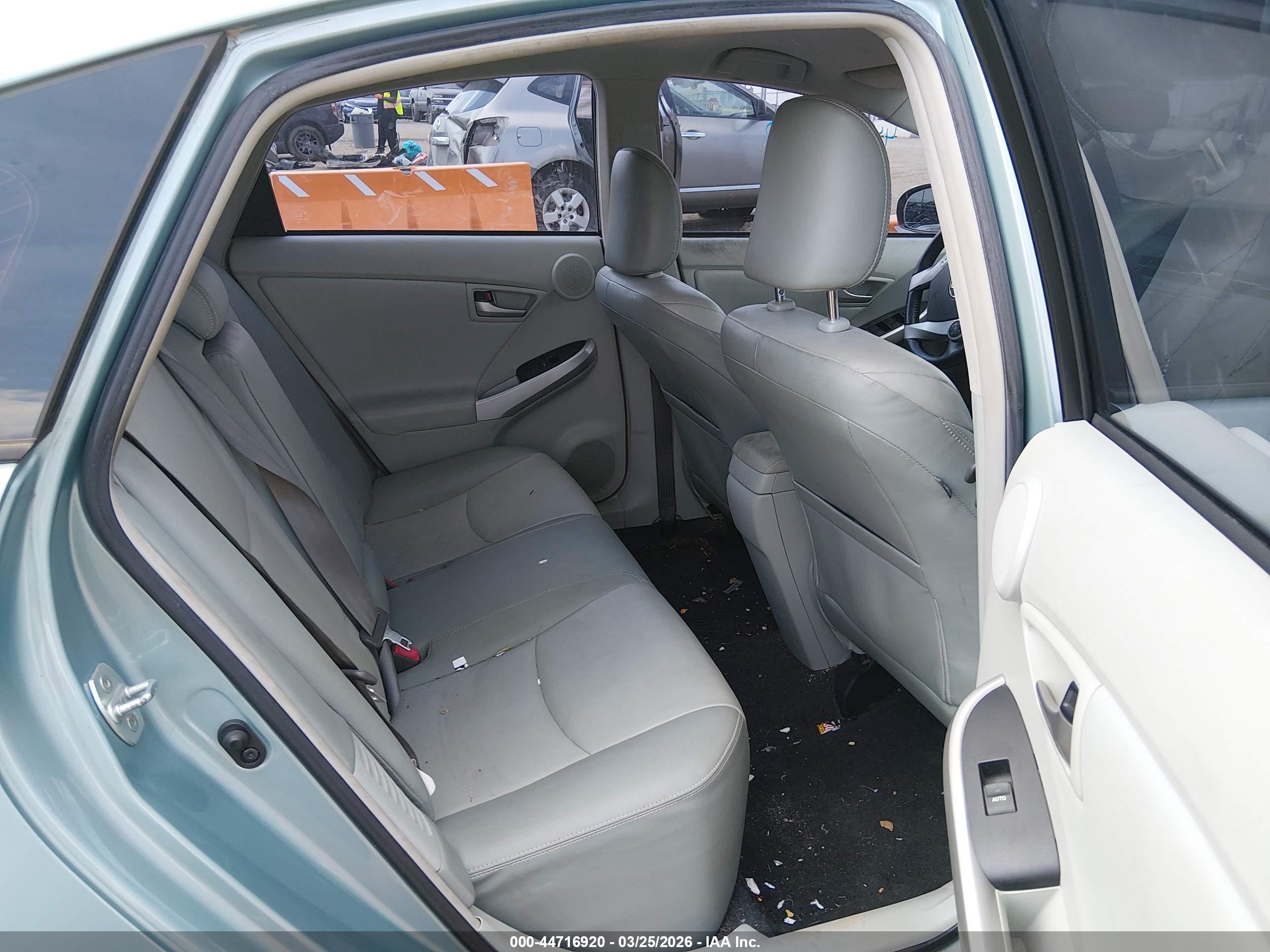 TOYOTA PRIUS image 8