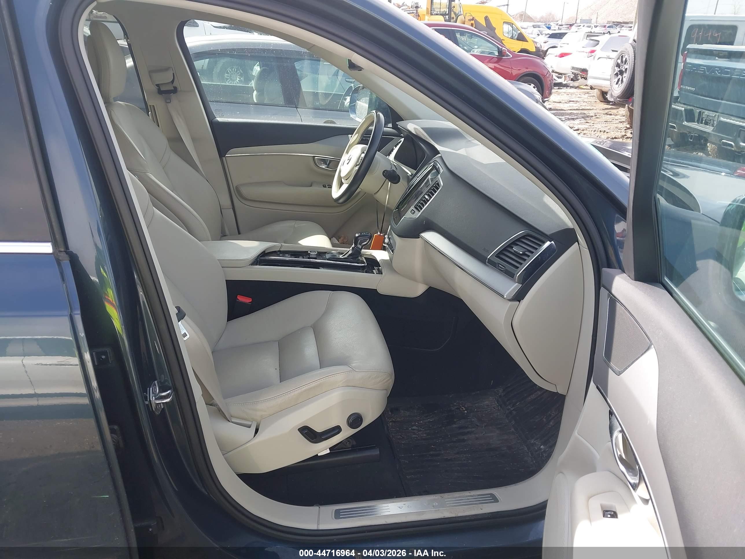 VOLVO XC90 image 5