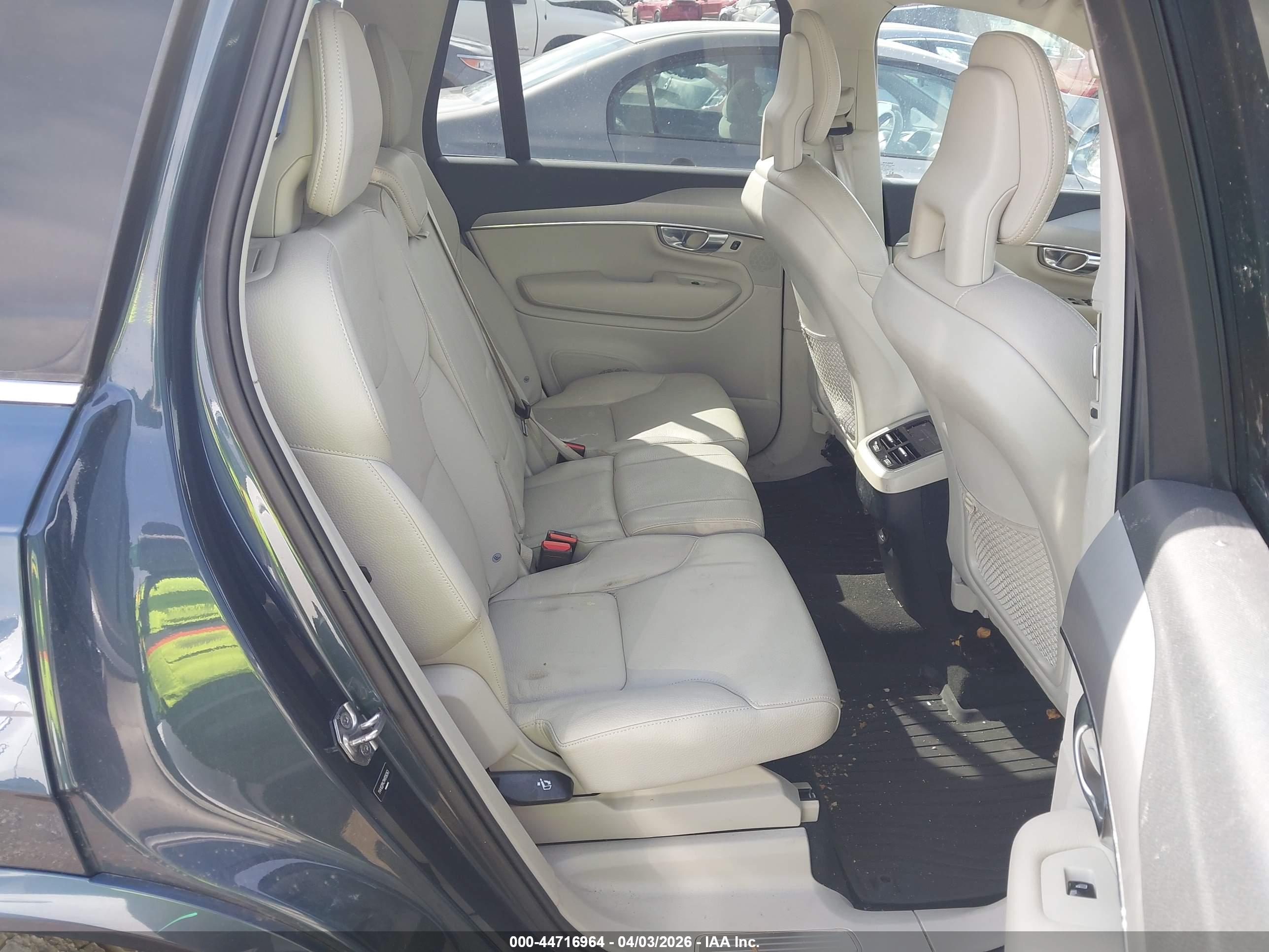 VOLVO XC90 image 8
