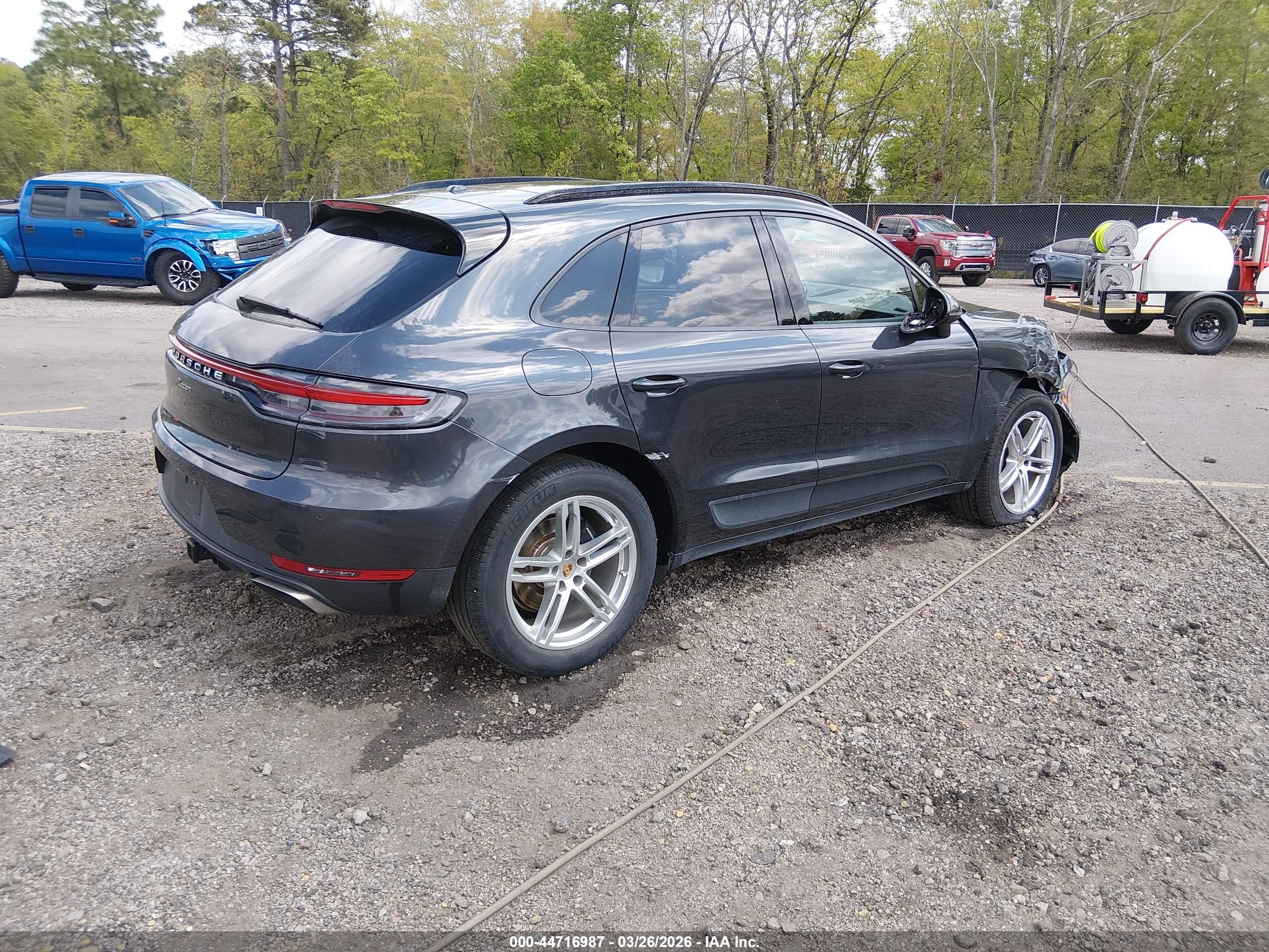 PORSCHE MACAN image 4