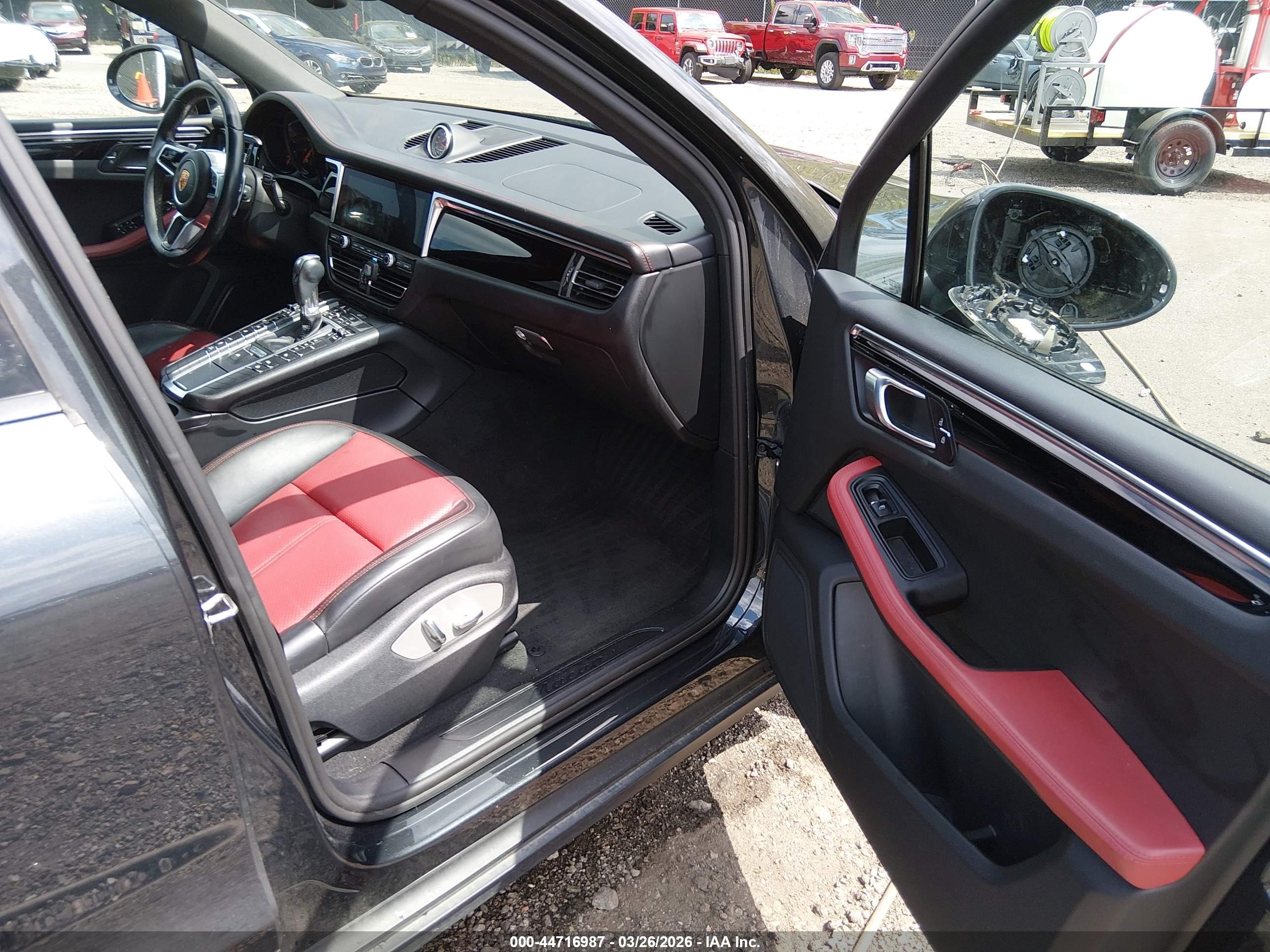 PORSCHE MACAN image 5