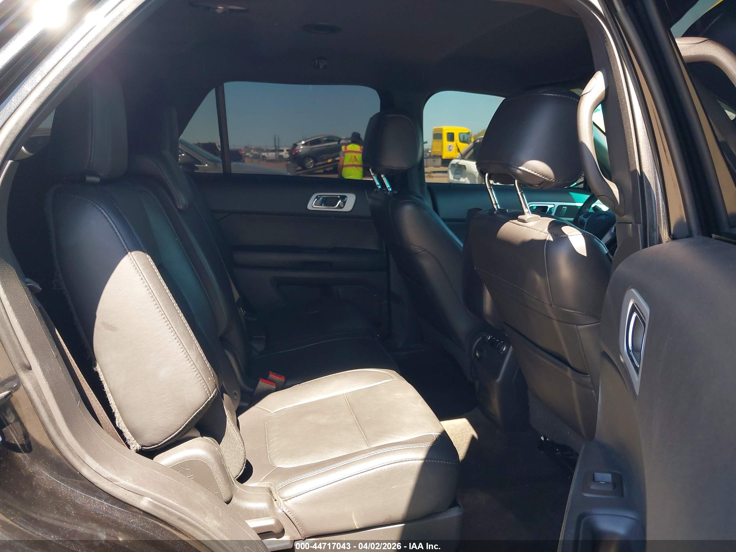 FORD EXPLORER image 8