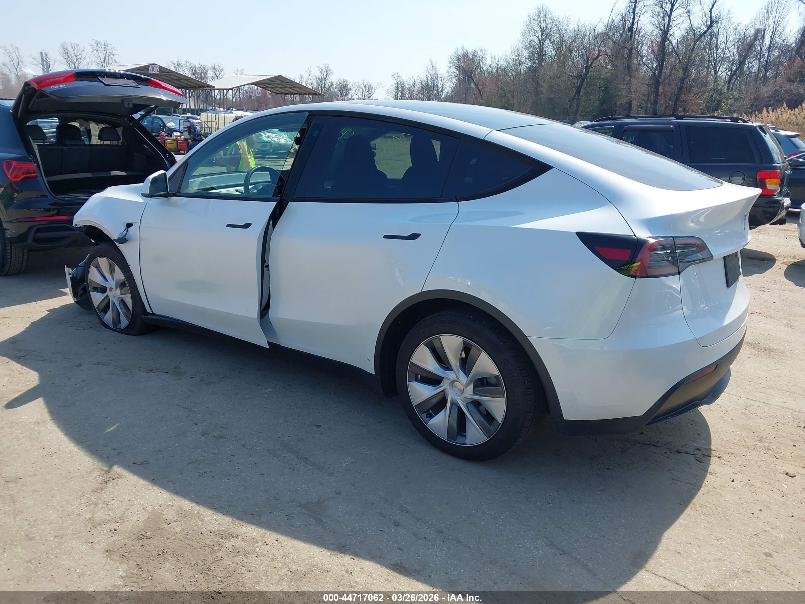 TESLA MODEL image 3
