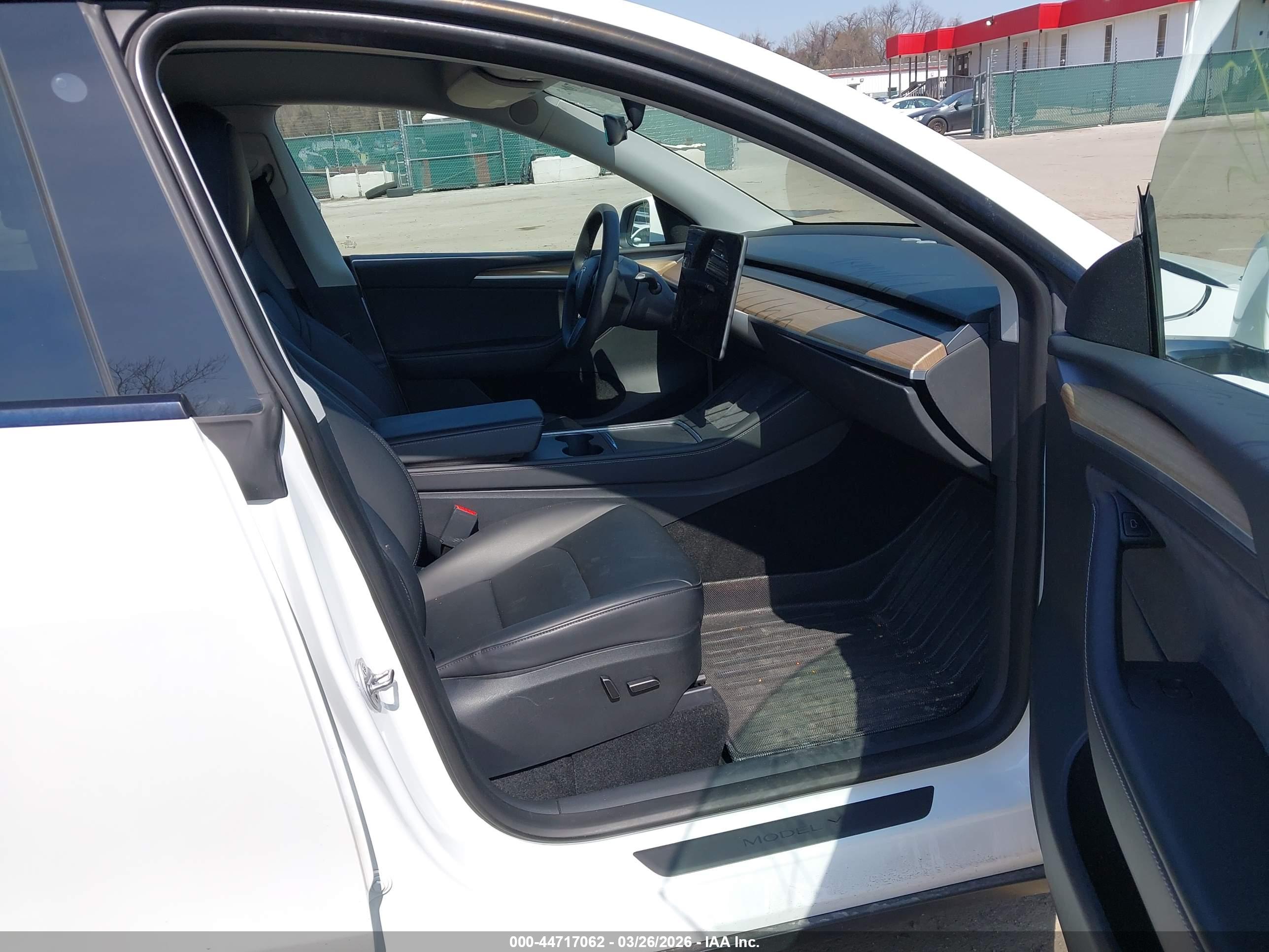 TESLA MODEL image 5