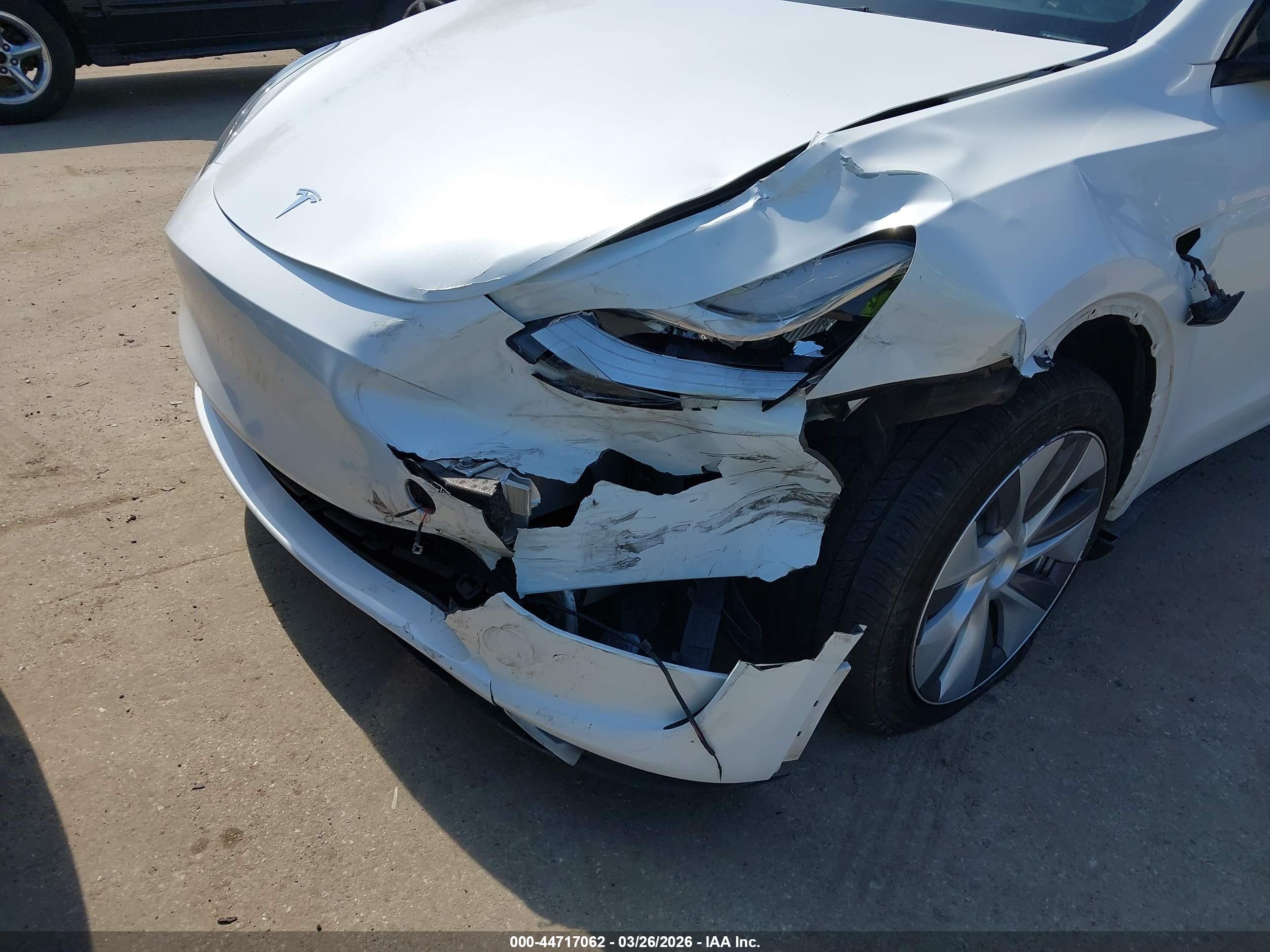 TESLA MODEL image 6