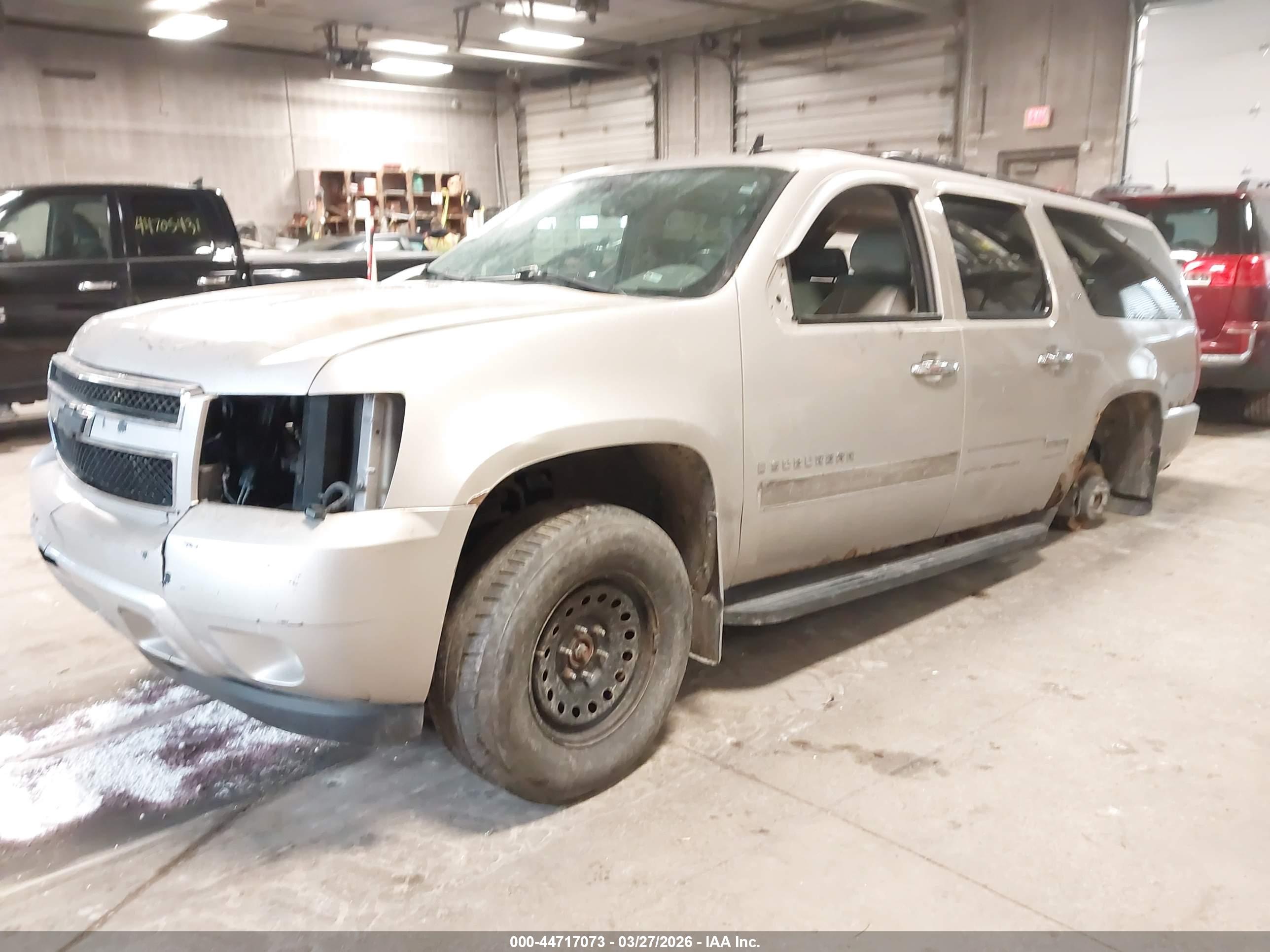 CHEVROLET SUBURBAN image 2