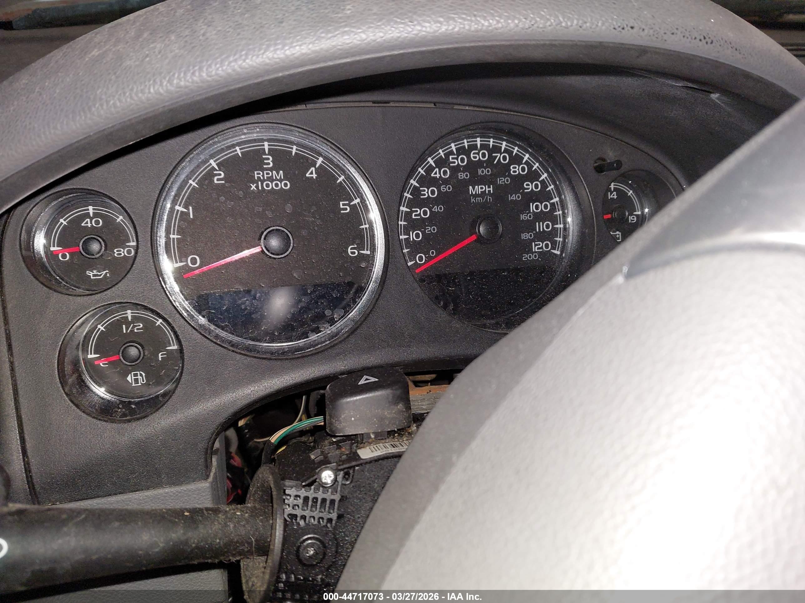 CHEVROLET SUBURBAN image 7