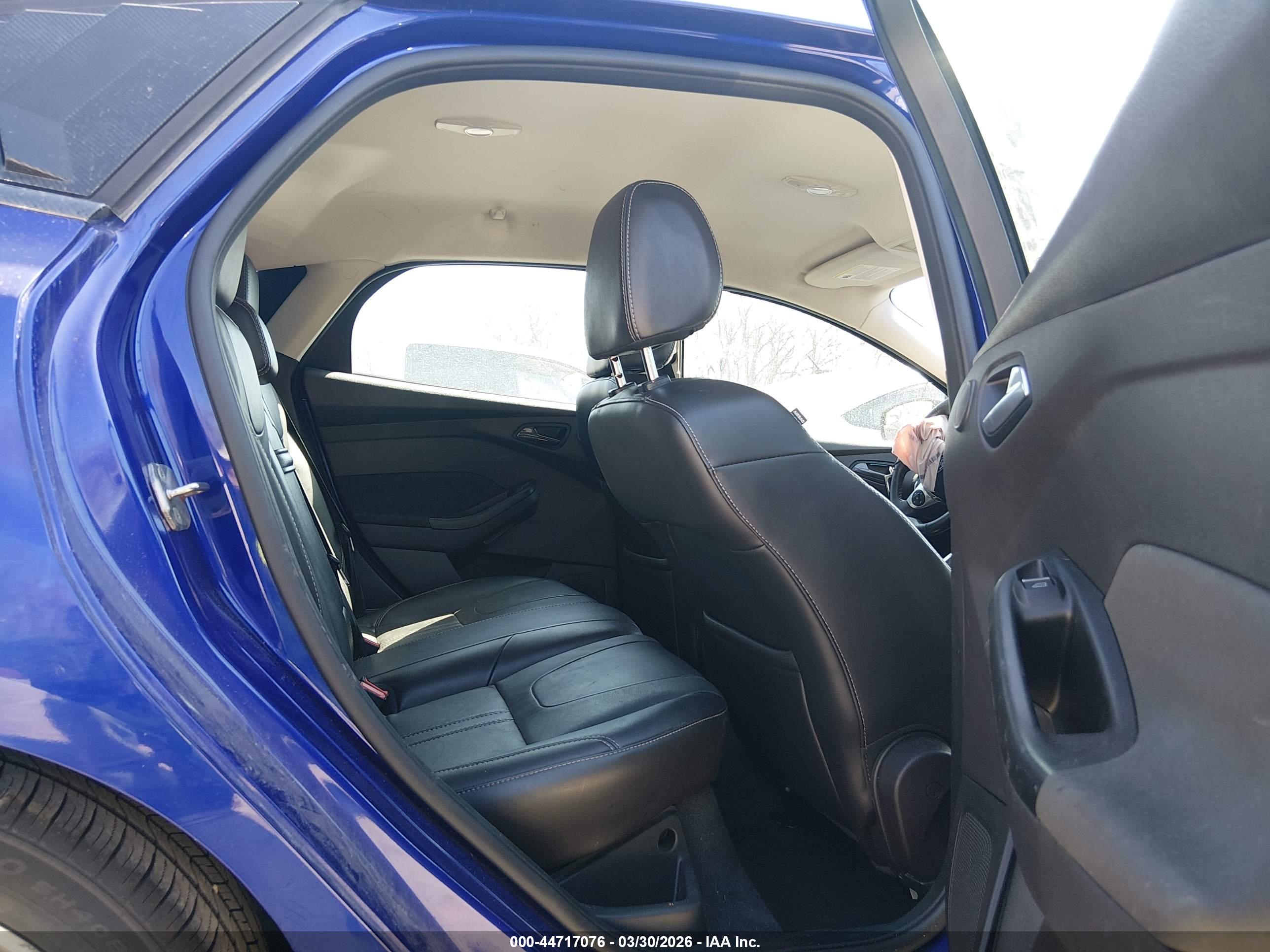 FORD FOCUS image 8
