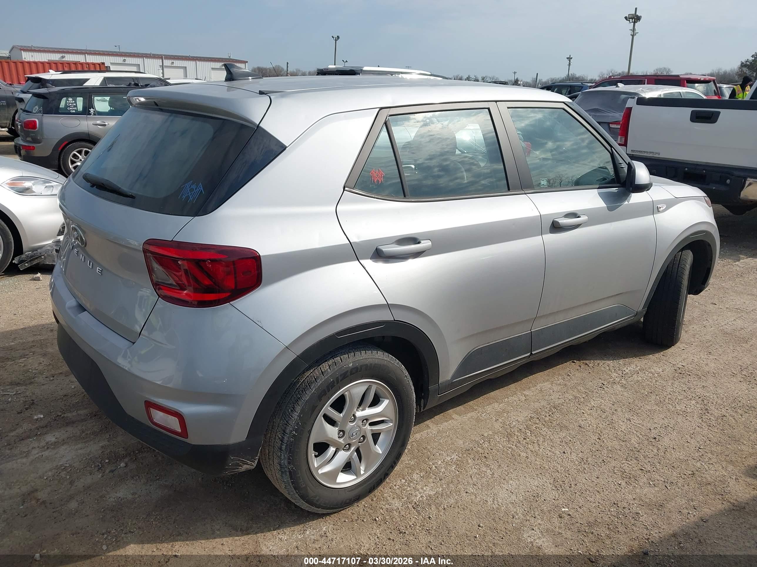 HYUNDAI VENUE image 4