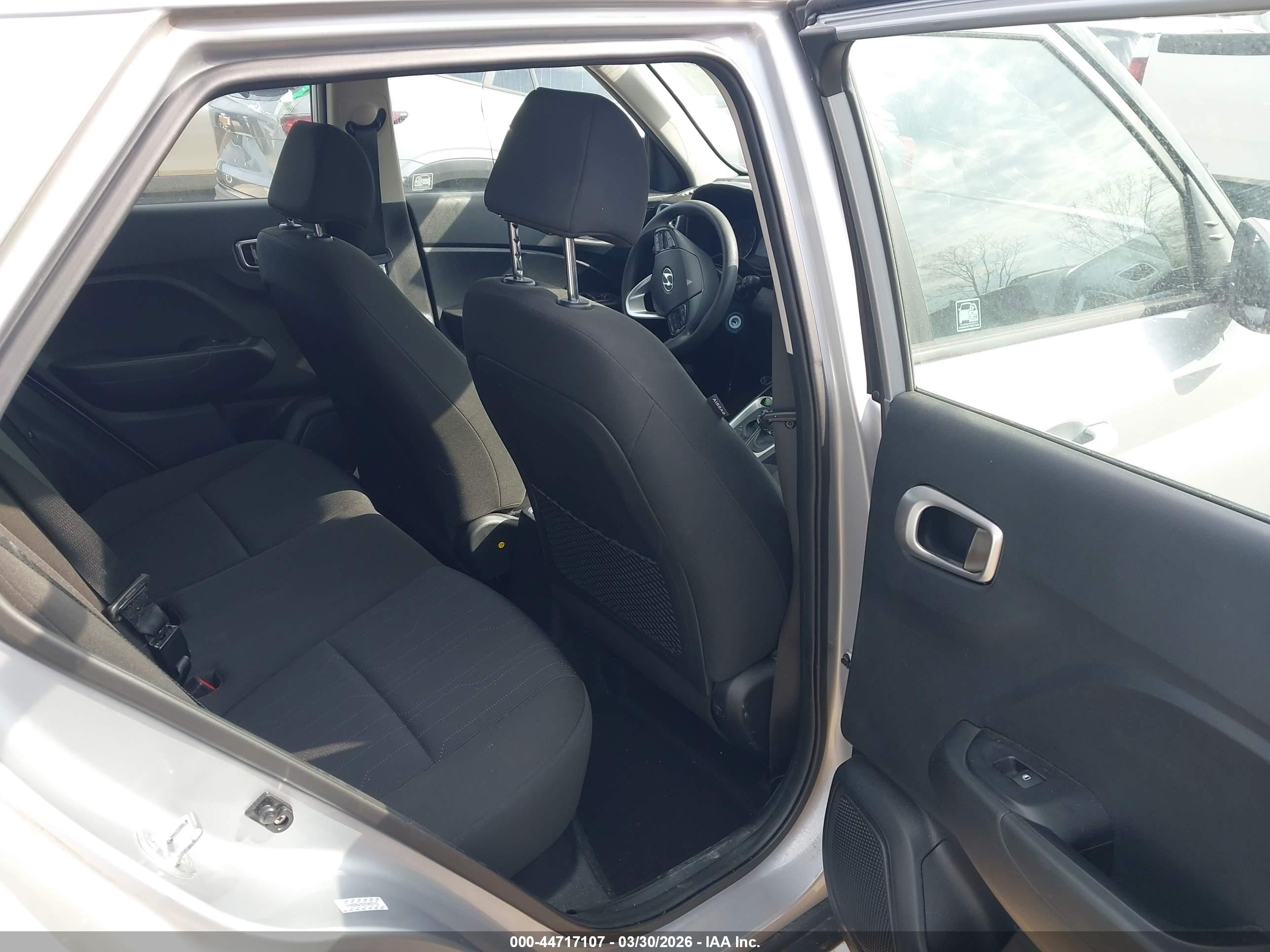 HYUNDAI VENUE image 8