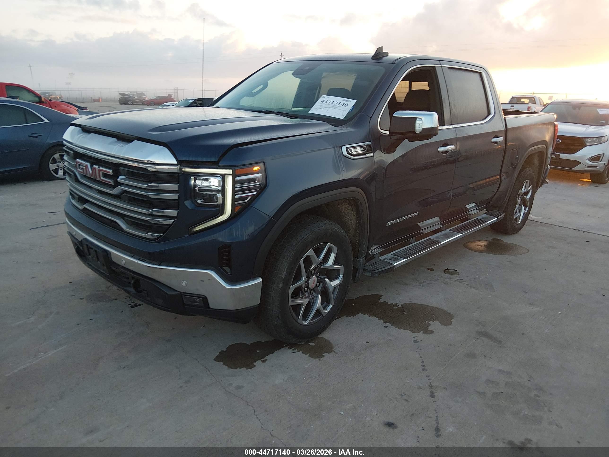 GMC SIERRA image 2