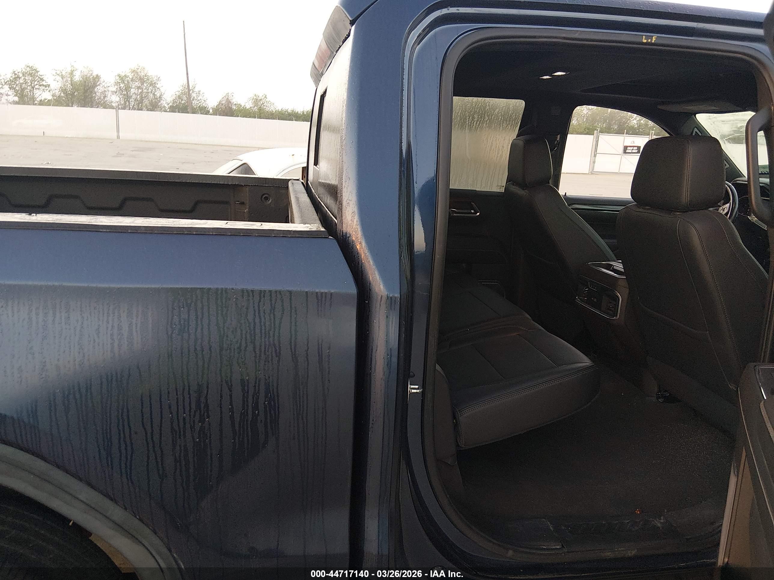 GMC SIERRA image 8