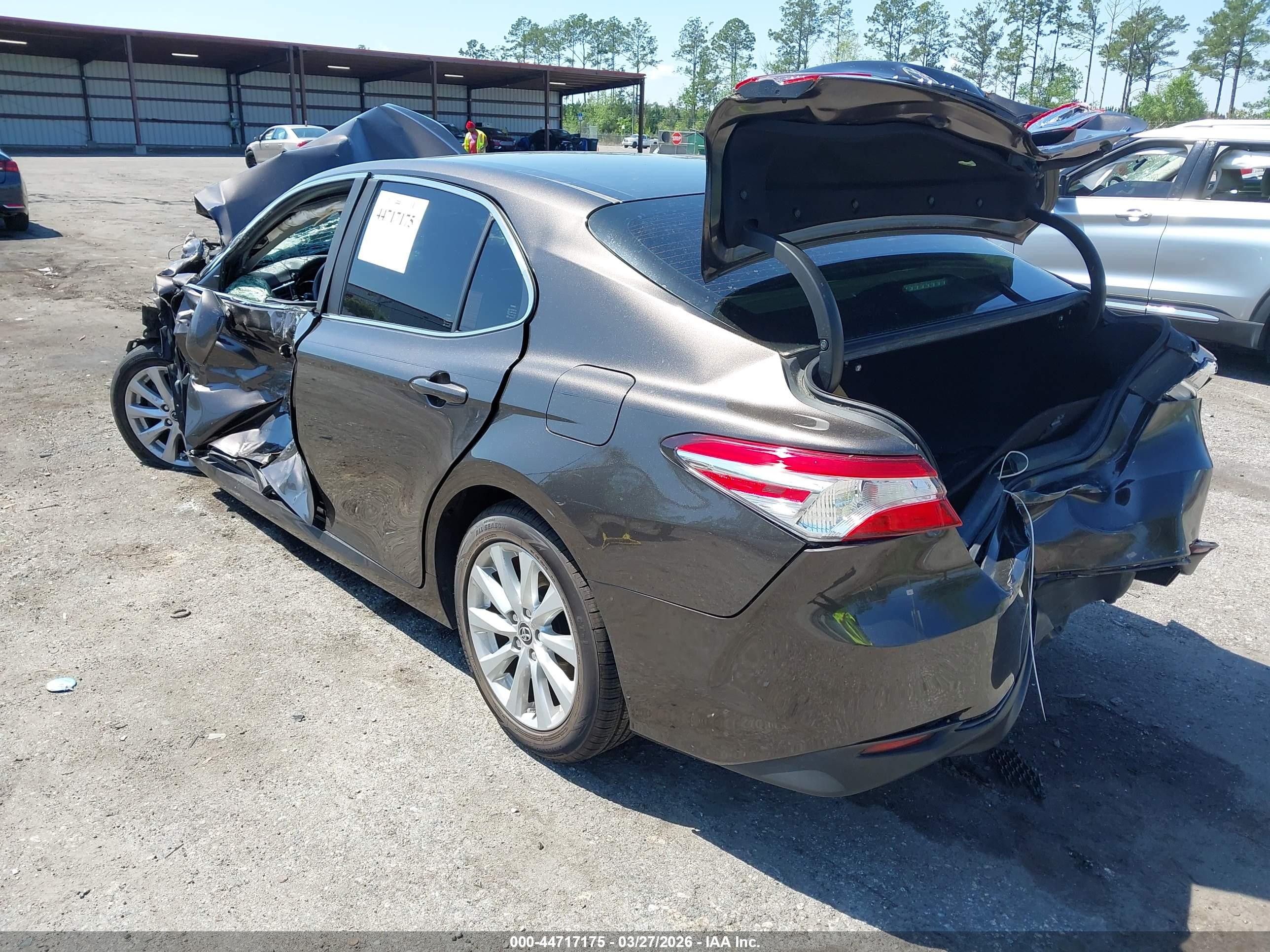 TOYOTA CAMRY image 3